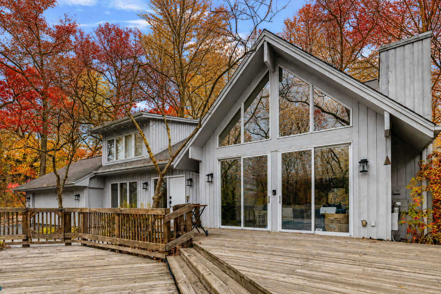 Expansive deck puts Southwest Michigan’s fall colors on full display.