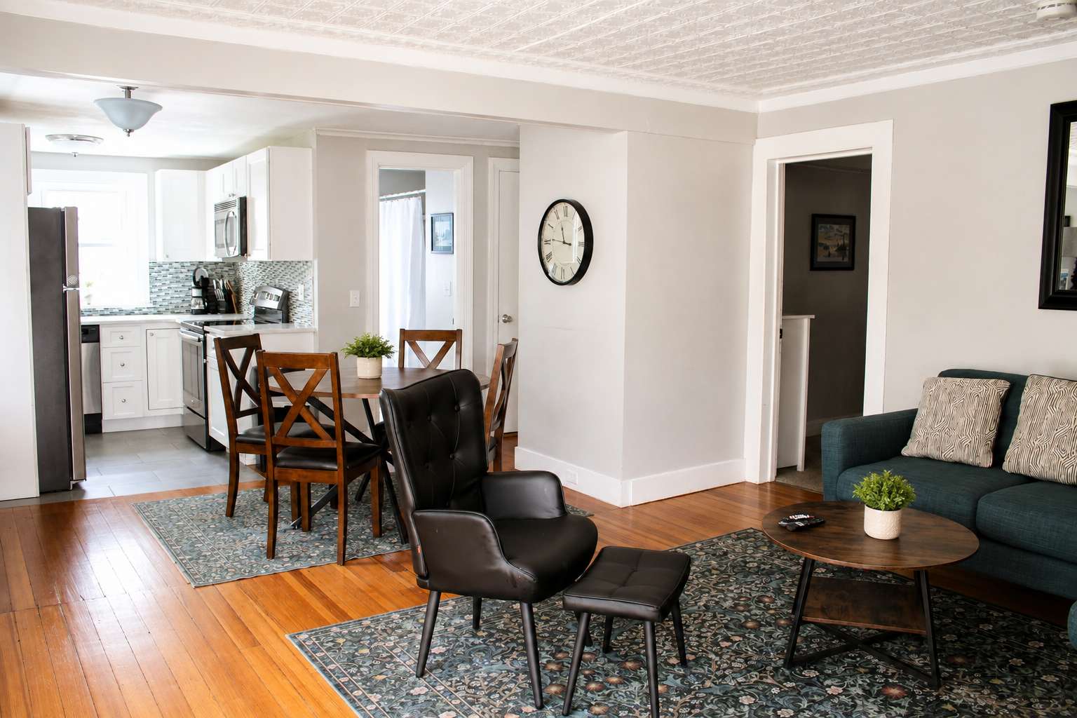 Cozy 2BR Getaway Steps from Lake Winnipesaukee