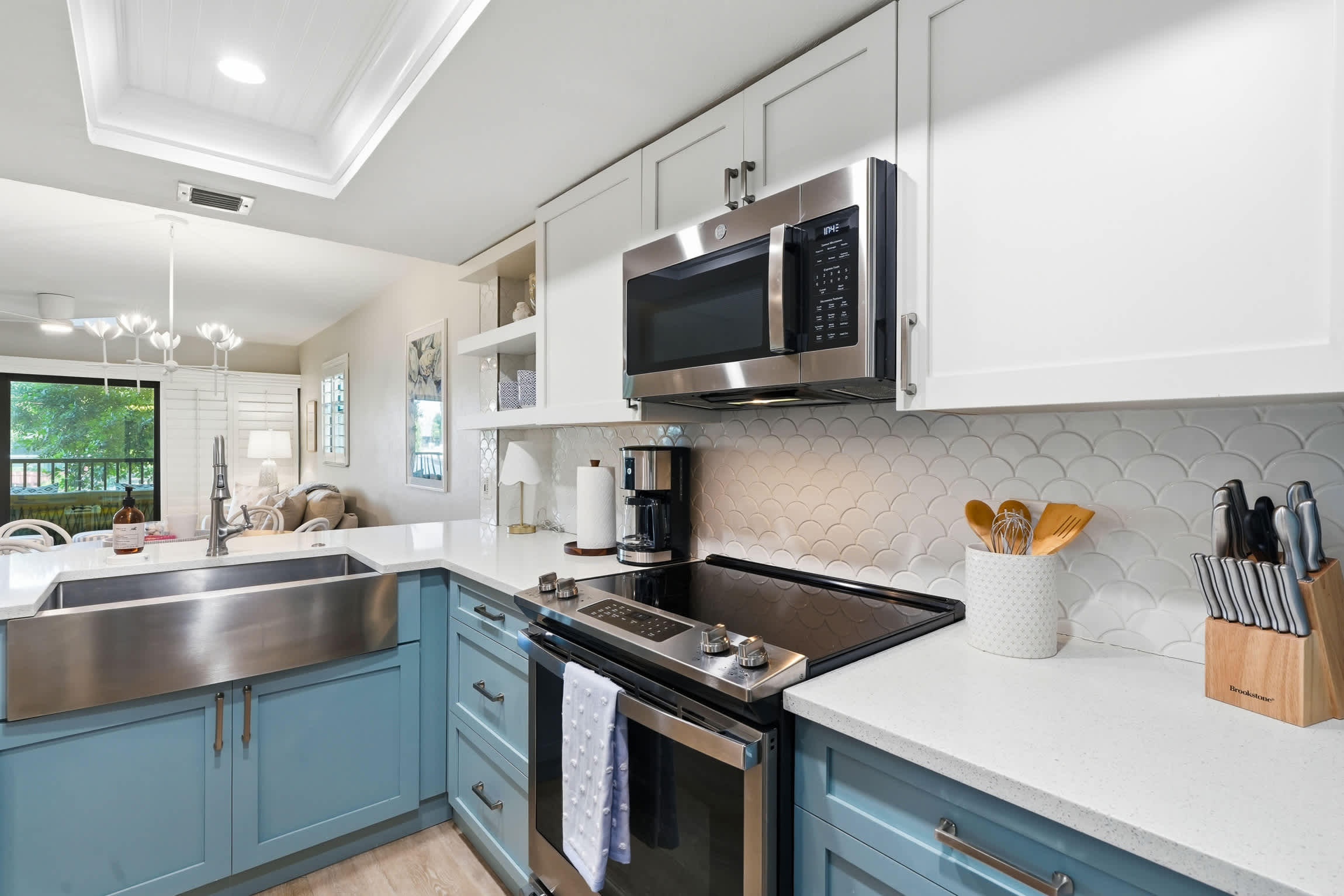 H 248 Luxury Corner Unit Updated with Views | Photo 2