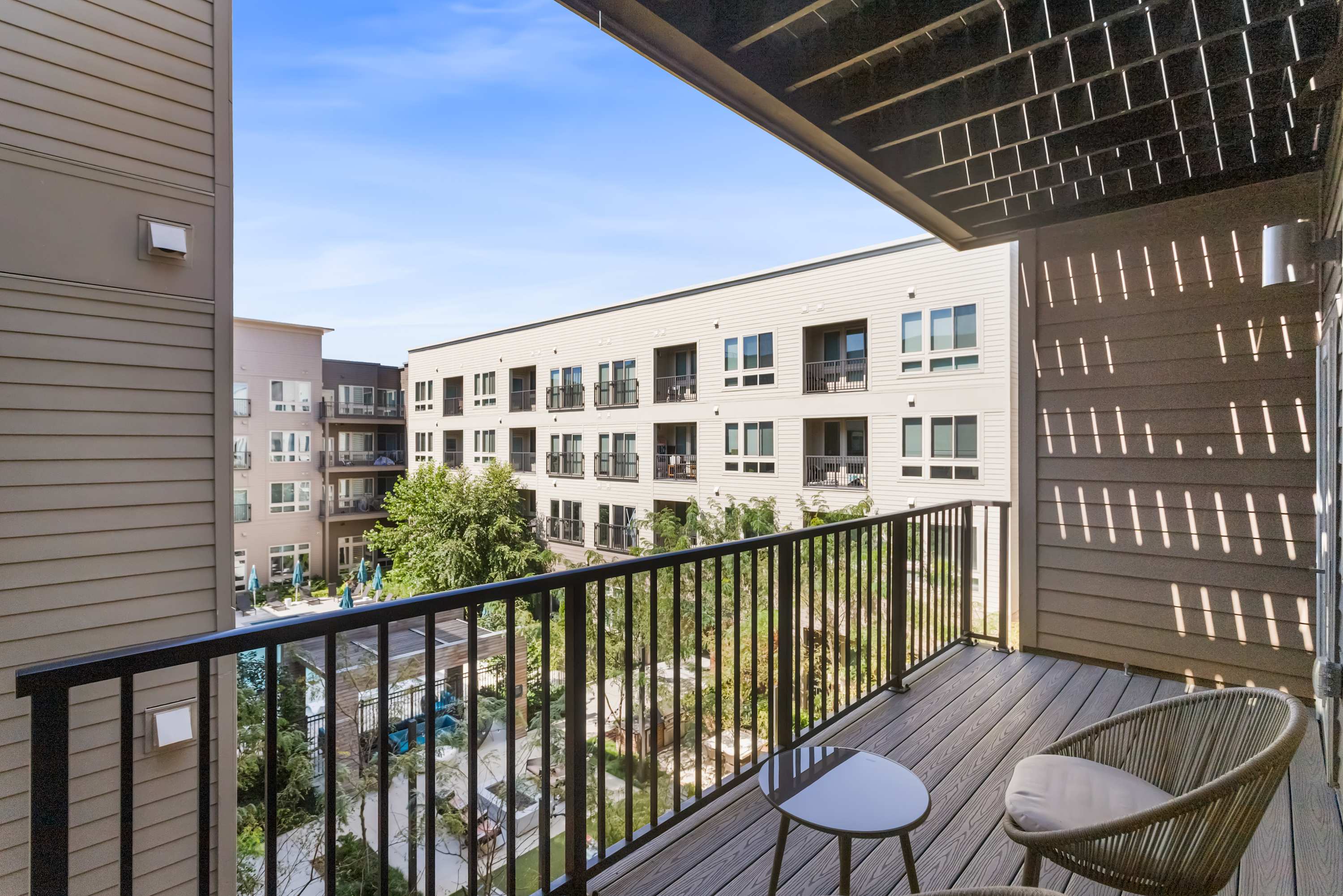 Spacious 2BR plus Den - Gym, Balcony & 3 Queens