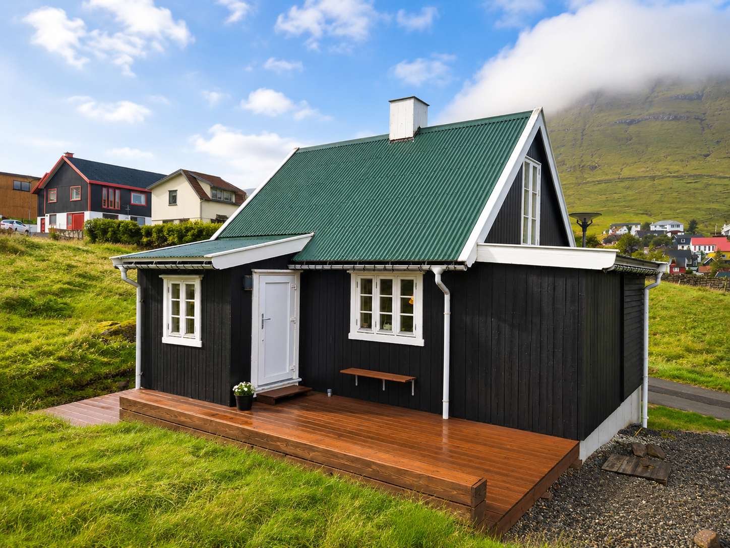 Cosy Fjord Cottage with Loft and Sea Views
