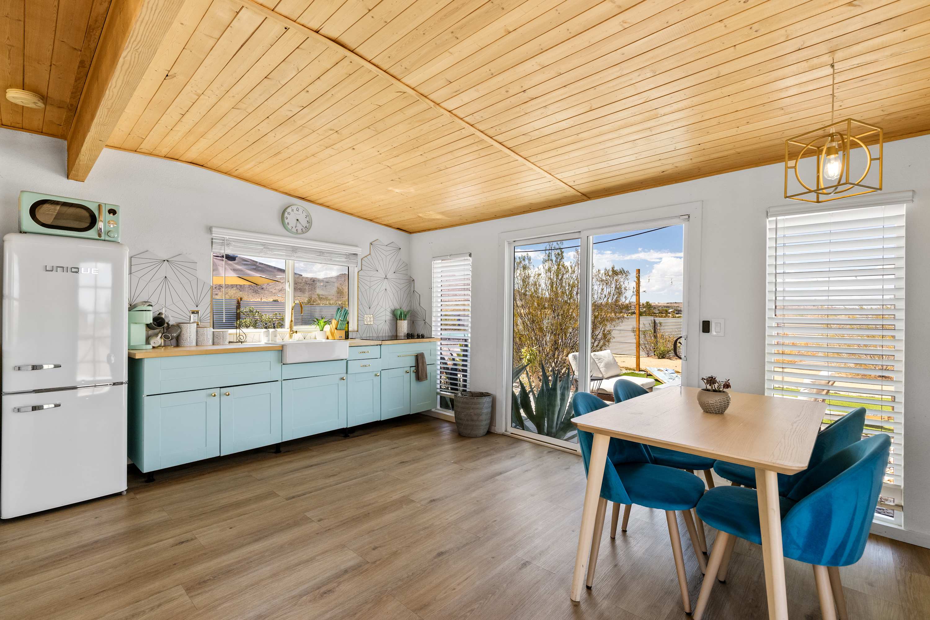 Private Joshua Tree Compound House Airstream Soaking Oasis
