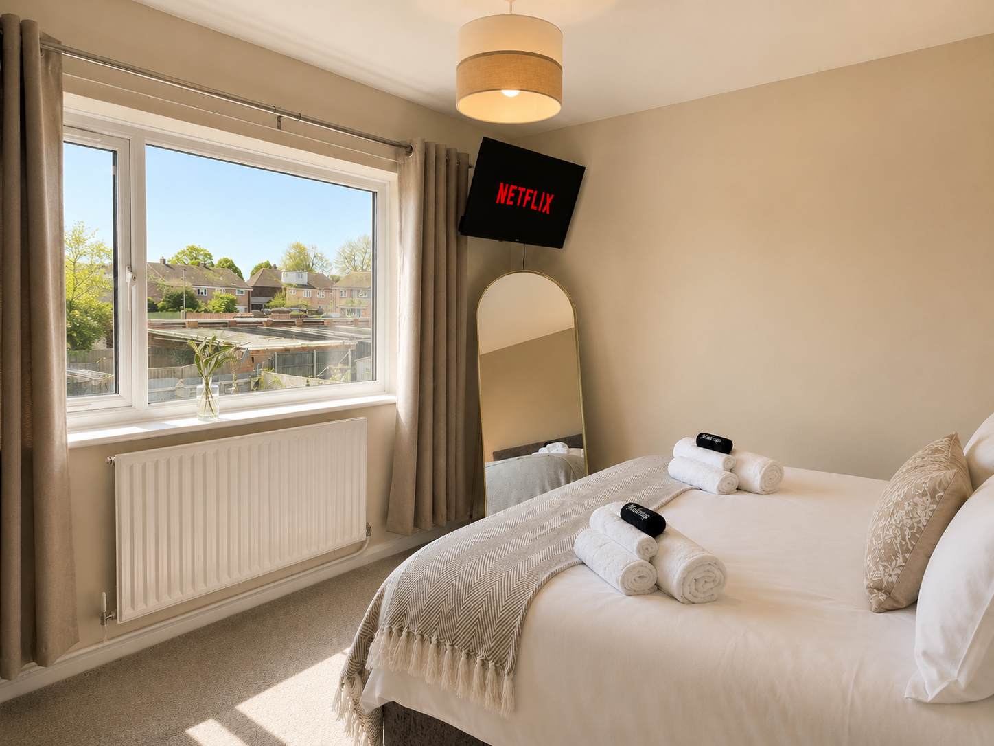 Spacious Corby House Sleeps 8 Patio & BBQ