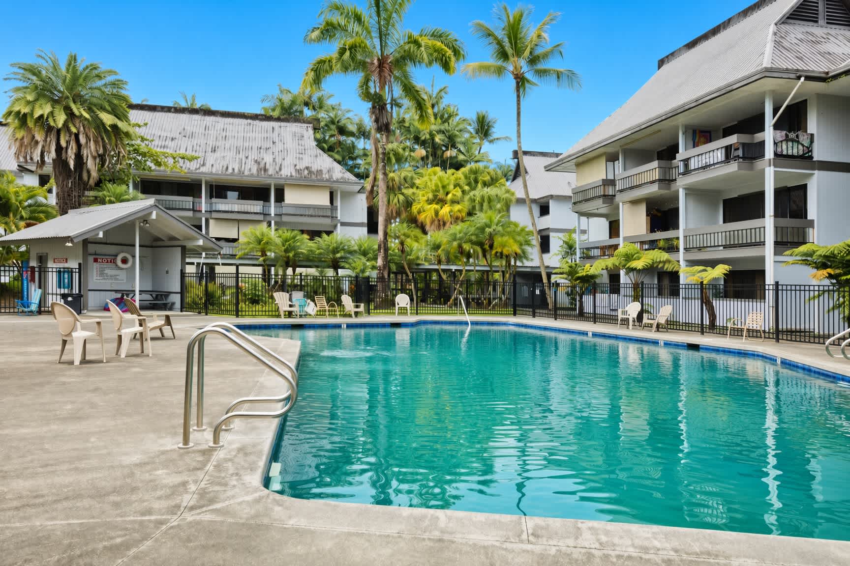 Happy Honu Oasis in Hilo Town w/pool and A/C