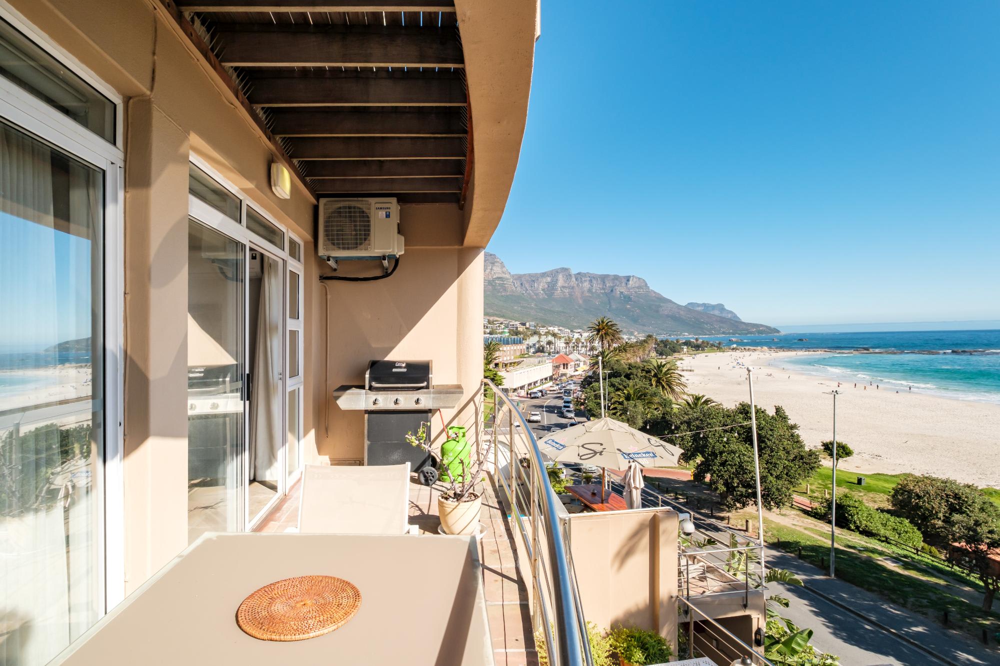 Cozy Apartment Opposite Camps Bay Beach Seasonsfind the Bay 4