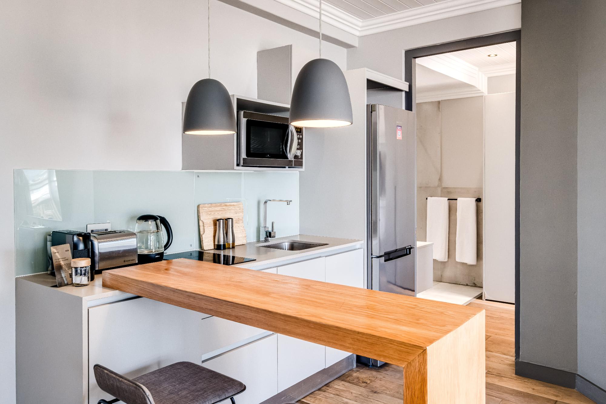 Cozy Apartment Opposite Camps Bay Beach Seasonsfind the Bay 9