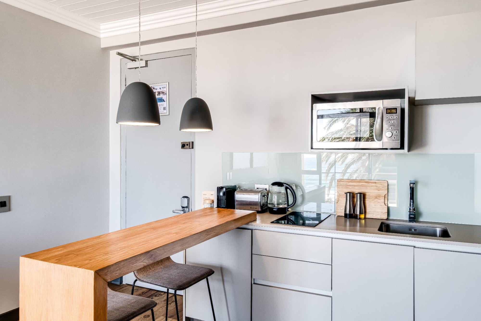 Cozy Apartment Opposite Camps Bay Beach Seasonsfind the Bay 10
