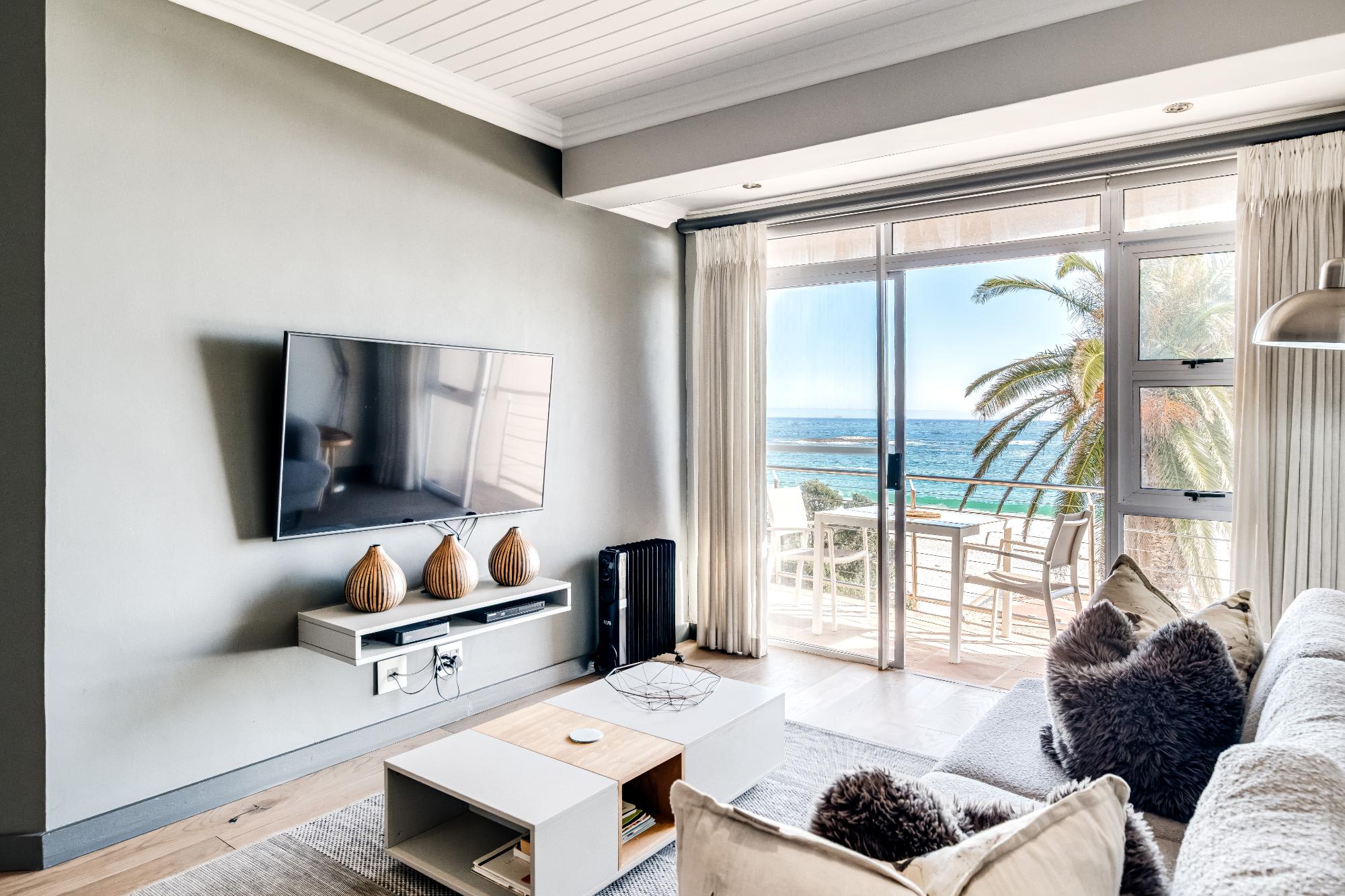 Cozy Apartment Opposite Camps Bay Beach Seasonsfind the Bay 2