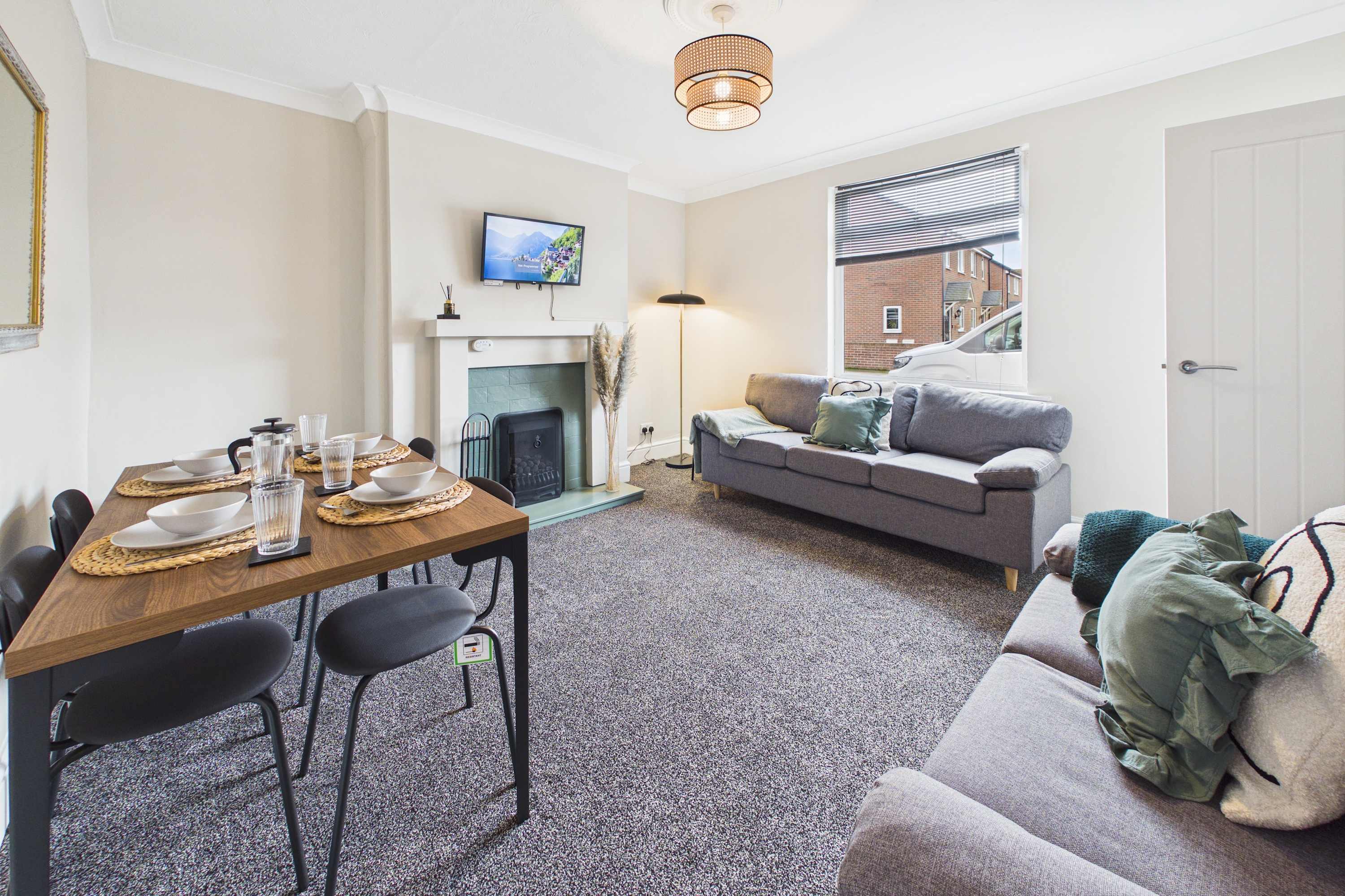 View South Kirkby Home | Sleeps 6 | Parking in 1 Taskers Cottage, Mill Lane WF9 3HB South Kirkby Home | Sleeps 6 | Parking in 1 Taskers Cottage, Mill Lane WF9 3HB - Property image 7 - VivreStays