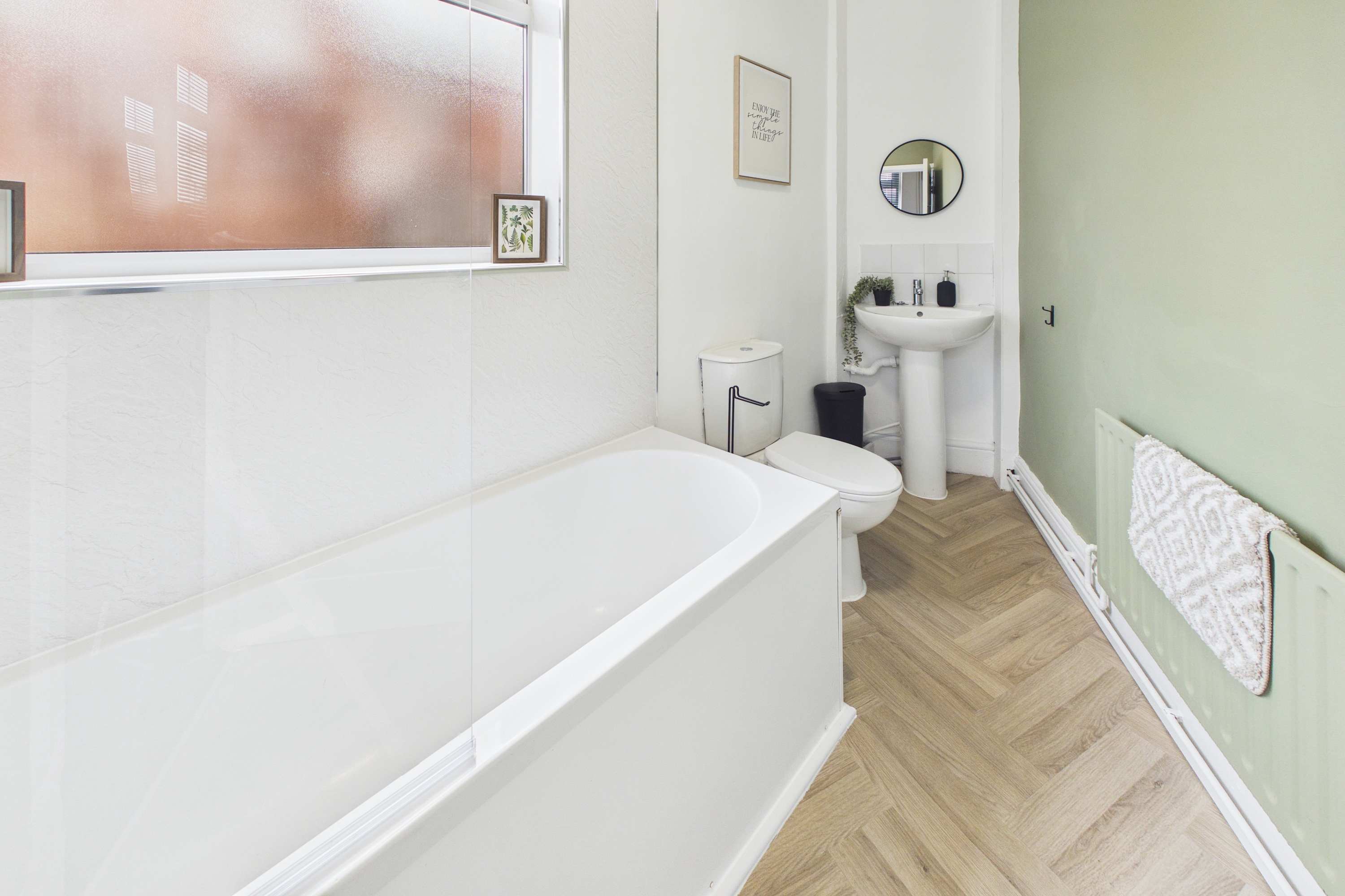 View South Kirkby Home | Sleeps 6 | Parking in 1 Taskers Cottage, Mill Lane WF9 3HB South Kirkby Home | Sleeps 6 | Parking in 1 Taskers Cottage, Mill Lane WF9 3HB - Property image 8 - VivreStays