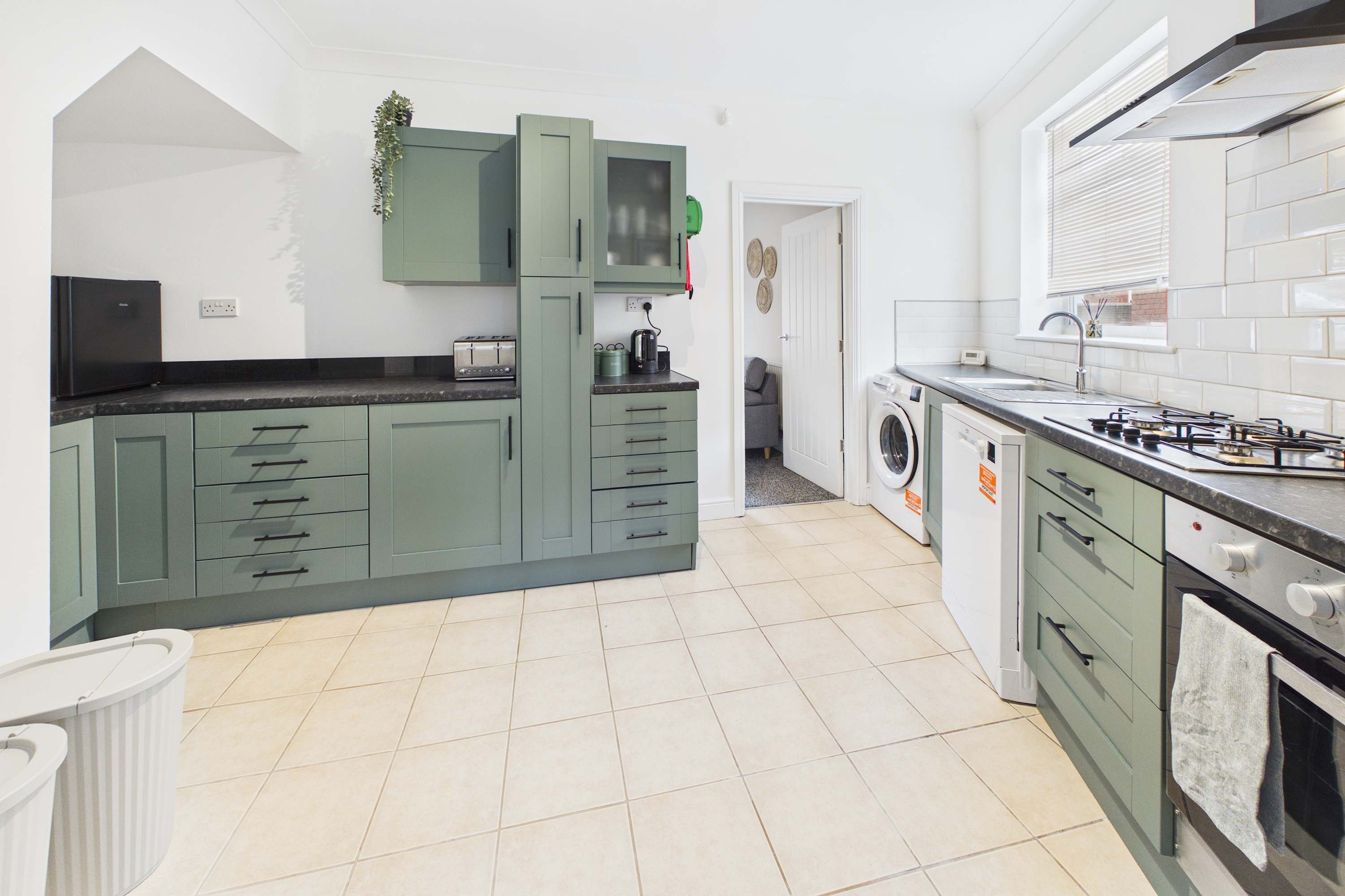 View South Kirkby Home | Sleeps 6 | Parking in 1 Taskers Cottage, Mill Lane WF9 3HB South Kirkby Home | Sleeps 6 | Parking in 1 Taskers Cottage, Mill Lane WF9 3HB - Property image 12 - VivreStays