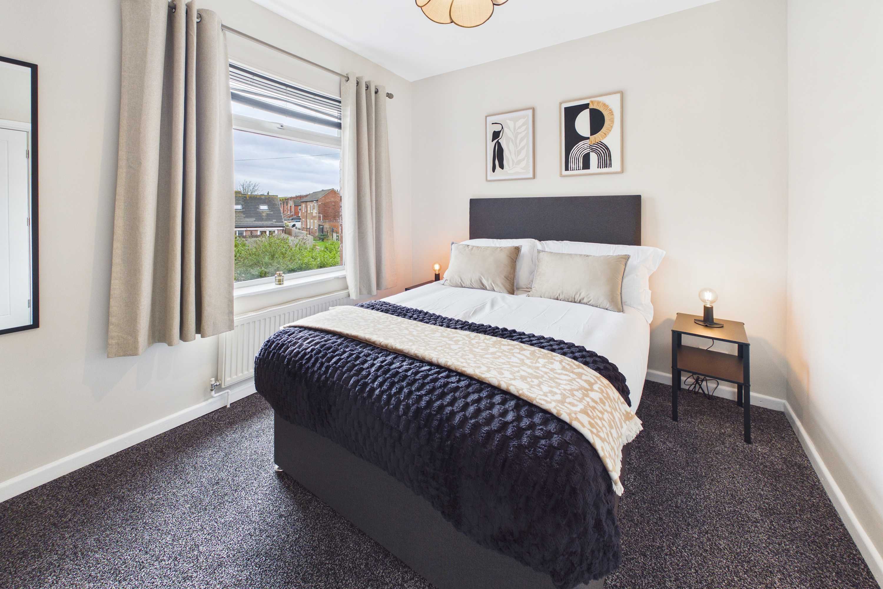 View South Kirkby Home | Sleeps 6 | Parking in 1 Taskers Cottage, Mill Lane WF9 3HB South Kirkby Home | Sleeps 6 | Parking in 1 Taskers Cottage, Mill Lane WF9 3HB - Property image 3 - VivreStays