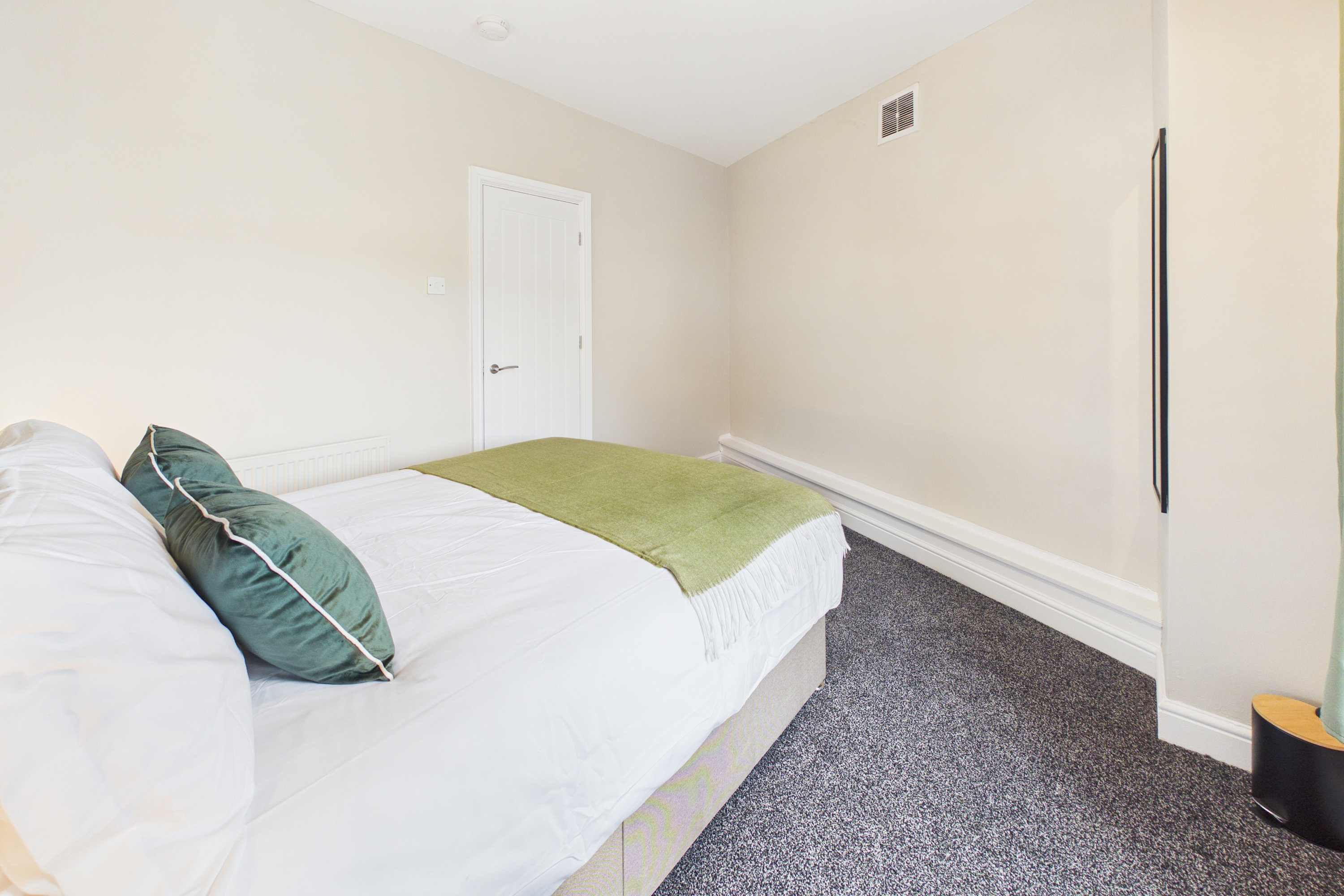 View South Kirkby Home | Sleeps 6 | Parking in 1 Taskers Cottage, Mill Lane WF9 3HB South Kirkby Home | Sleeps 6 | Parking in 1 Taskers Cottage, Mill Lane WF9 3HB - Property image 19 - VivreStays