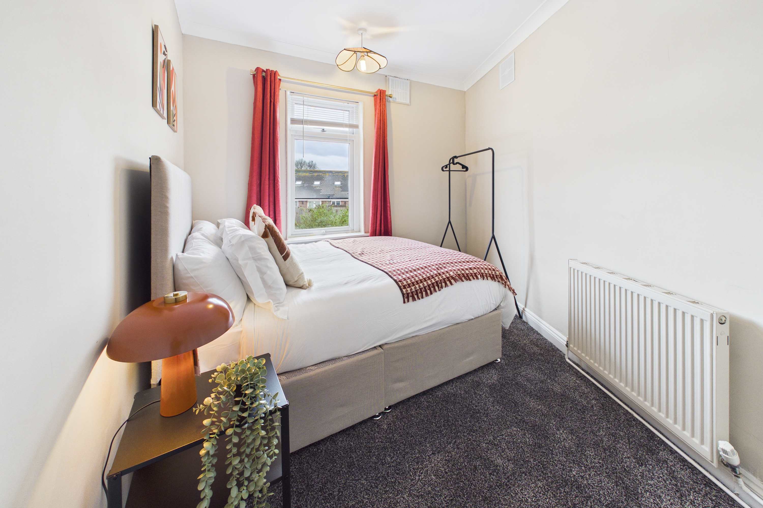View South Kirkby Home | Sleeps 6 | Parking in 1 Taskers Cottage, Mill Lane WF9 3HB South Kirkby Home | Sleeps 6 | Parking in 1 Taskers Cottage, Mill Lane WF9 3HB - Property image 4 - VivreStays