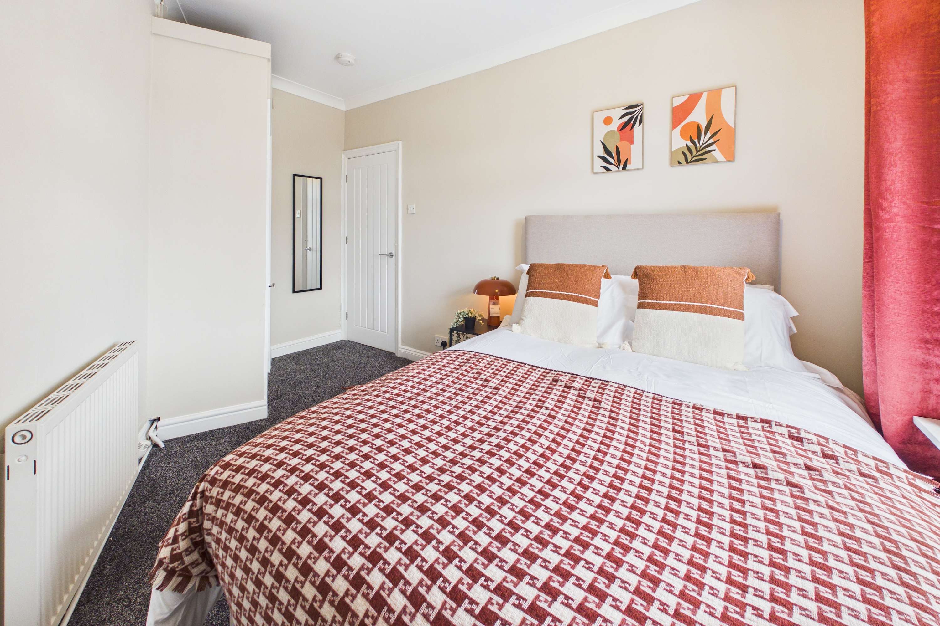 View South Kirkby Home | Sleeps 6 | Parking in 1 Taskers Cottage, Mill Lane WF9 3HB South Kirkby Home | Sleeps 6 | Parking in 1 Taskers Cottage, Mill Lane WF9 3HB - Property image 20 - VivreStays