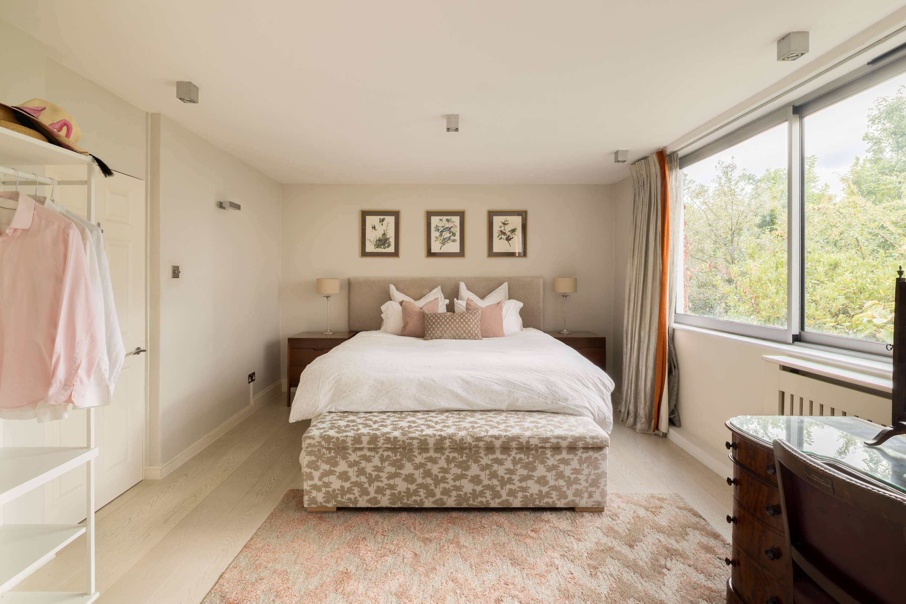 View Kensington 2-Bed near Notting Hill with Garden in Campden Street 55 W8 7EL Kensington 2-Bed near Notting Hill with Garden in Campden Street 55 W8 7EL - Property image 4 - VivreStays