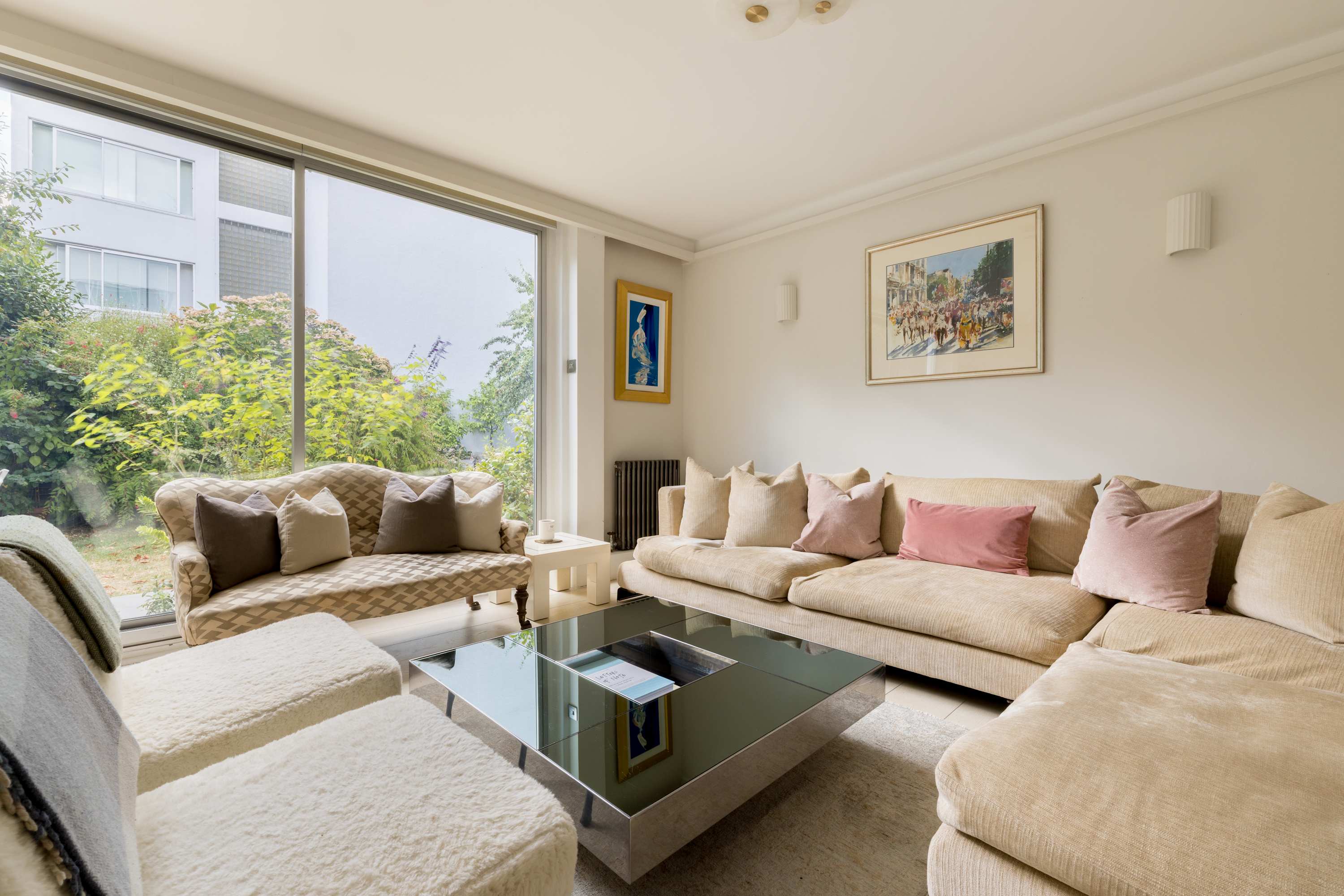 View Kensington 2-Bed near Notting Hill with Garden in Campden Street 55 W8 7EL Kensington 2-Bed near Notting Hill with Garden in Campden Street 55 W8 7EL - Property image 2 - VivreStays