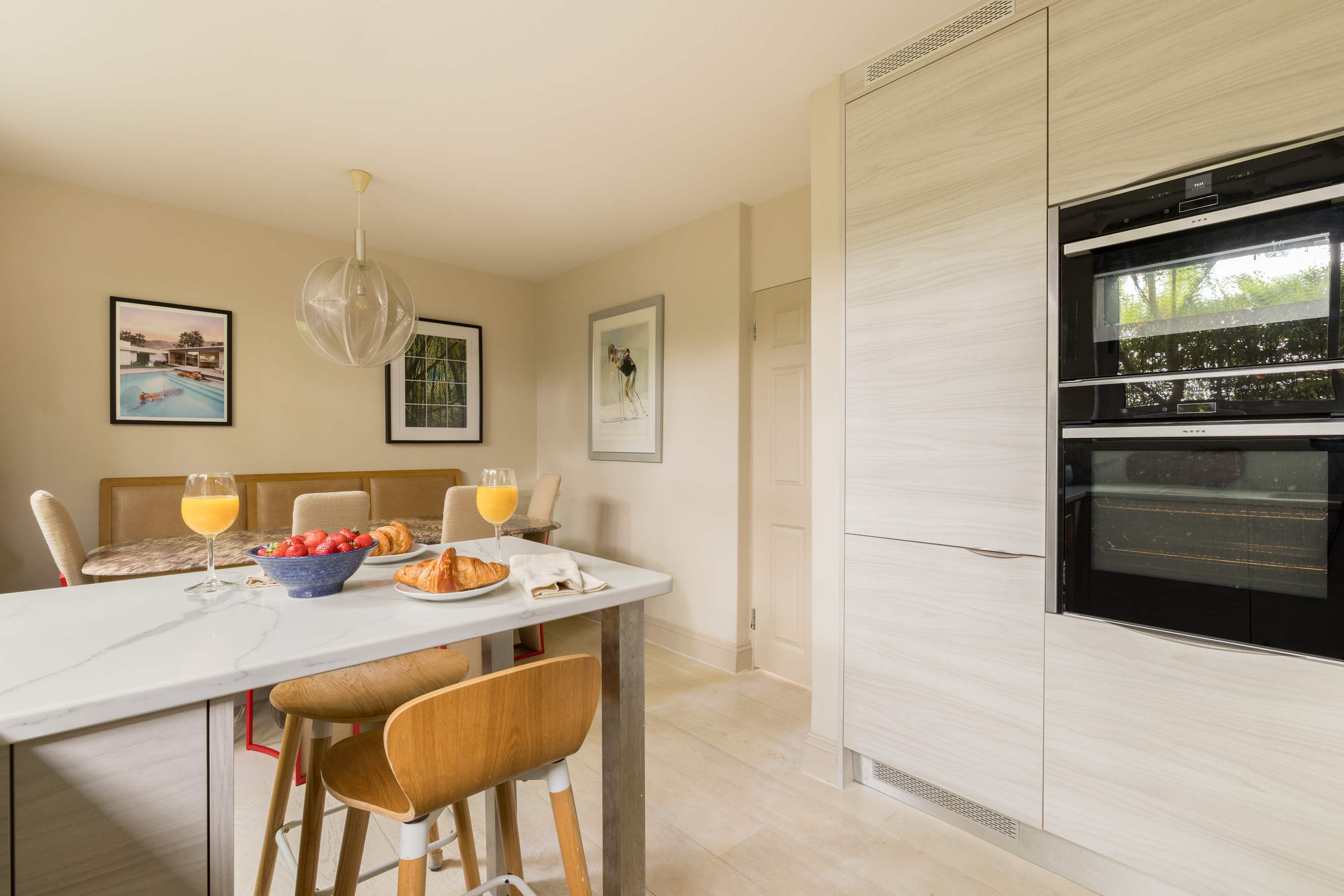 View Kensington 2-Bed near Notting Hill with Garden in Campden Street 55 W8 7EL Kensington 2-Bed near Notting Hill with Garden in Campden Street 55 W8 7EL - Property image 14 - VivreStays