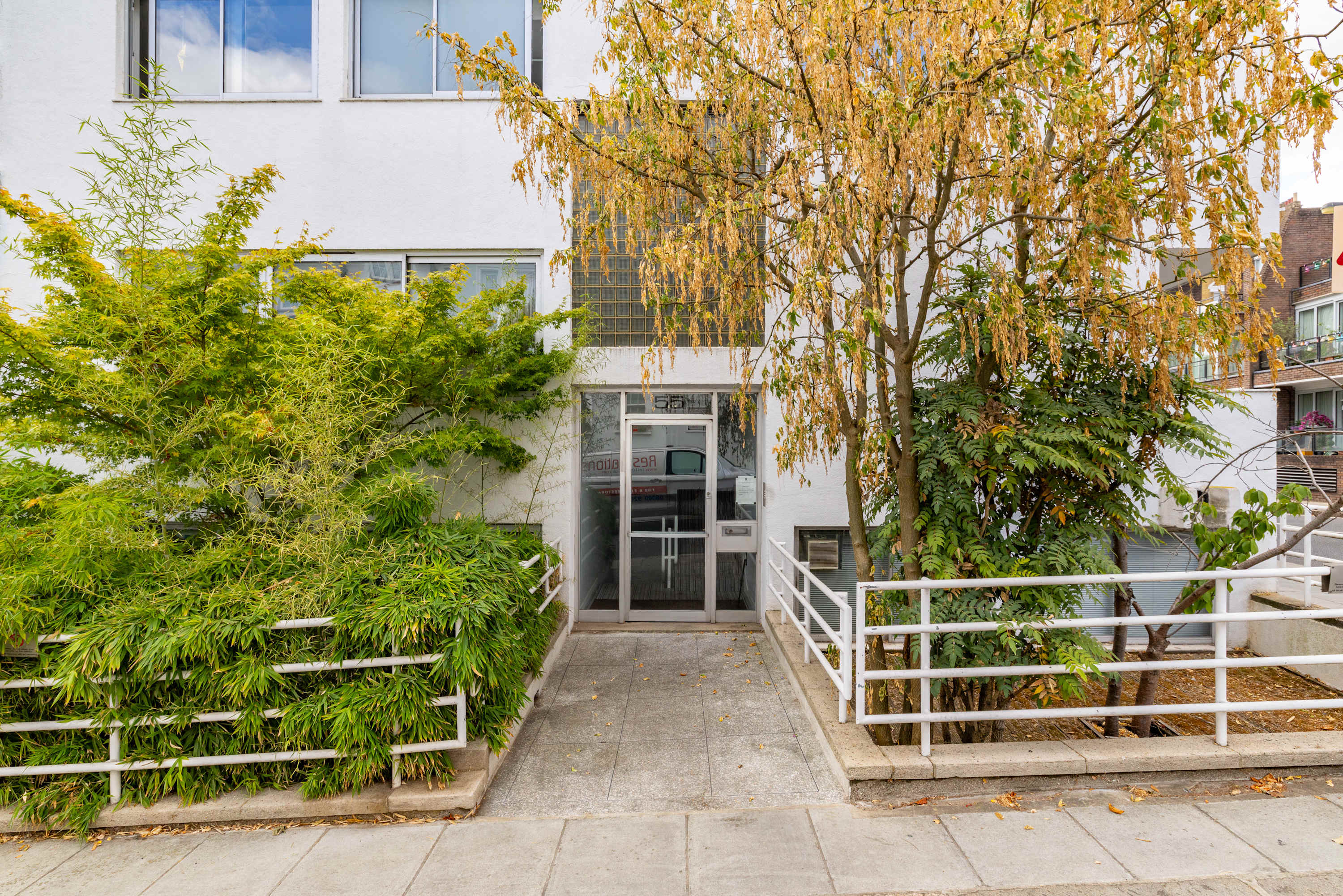 View Kensington 2-Bed near Notting Hill with Garden in Campden Street 55 W8 7EL Kensington 2-Bed near Notting Hill with Garden in Campden Street 55 W8 7EL - Property image 30 - VivreStays