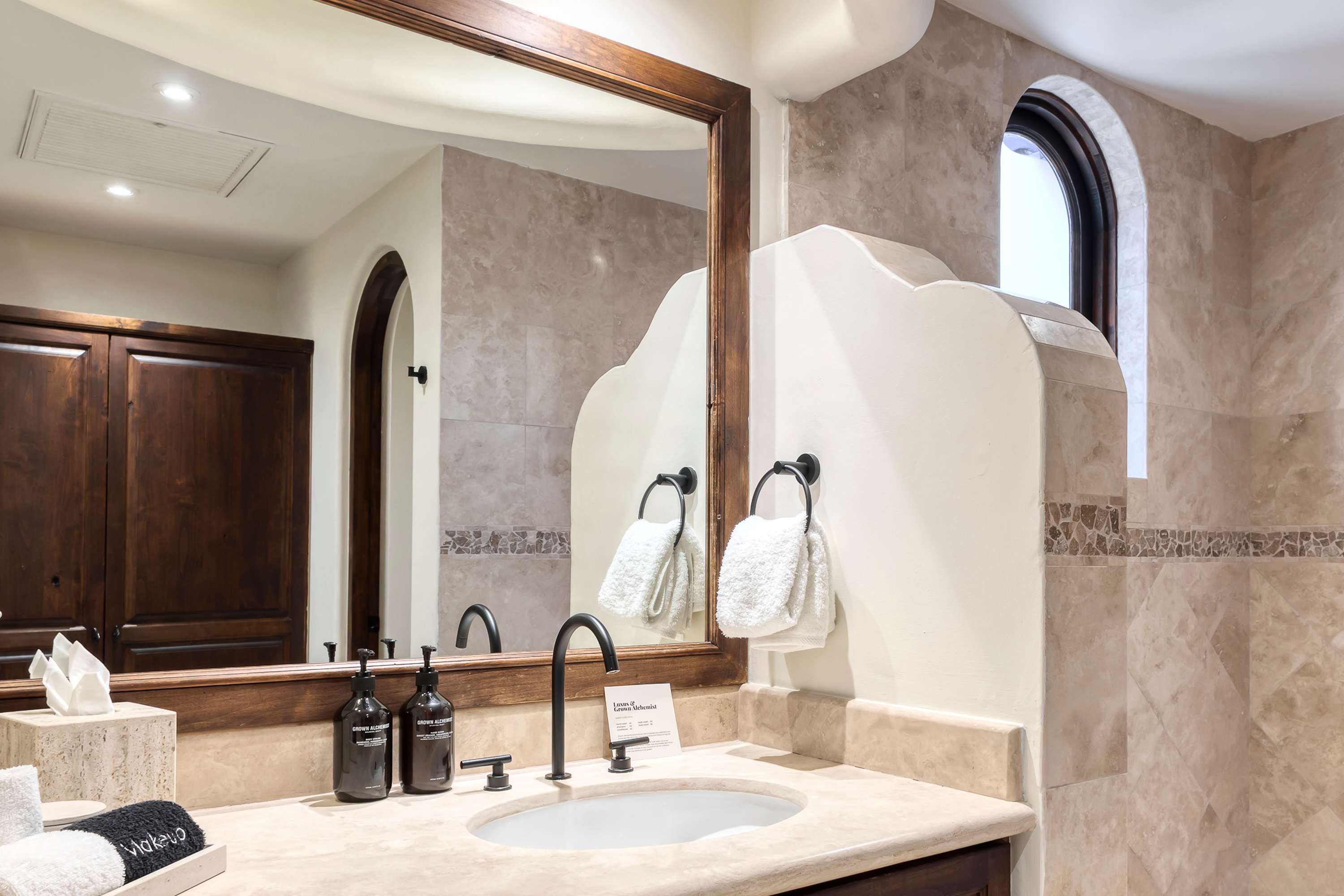 Bathroom 5 |