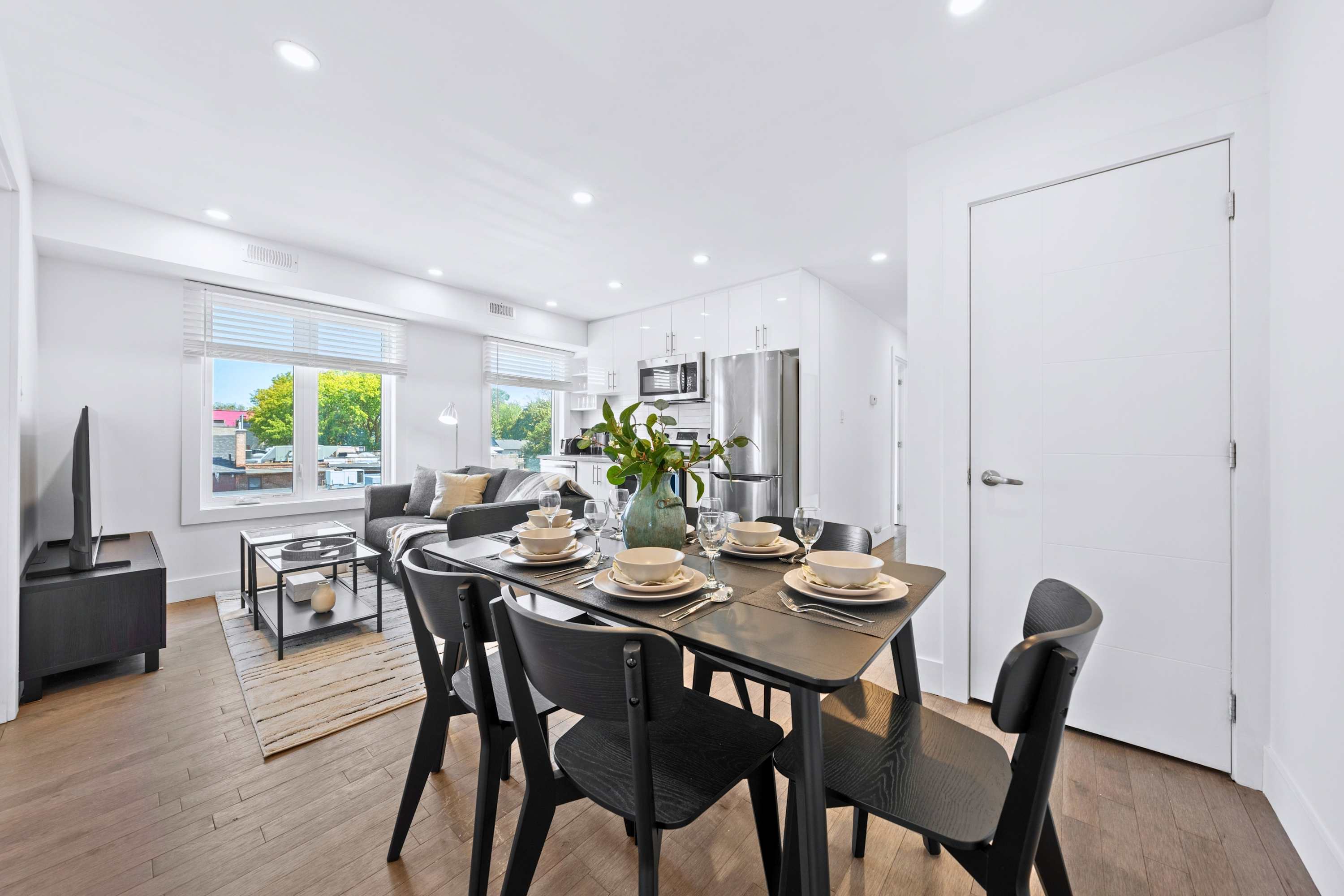 Seating for six, perfect for shared meals or catching up with family and friends