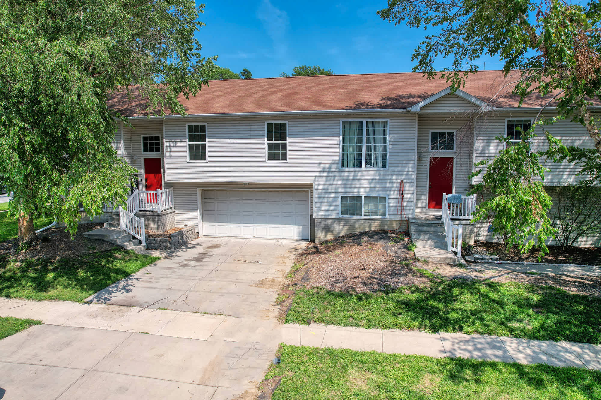 2 Townhomes Together | Sleeps 18 Near UNL