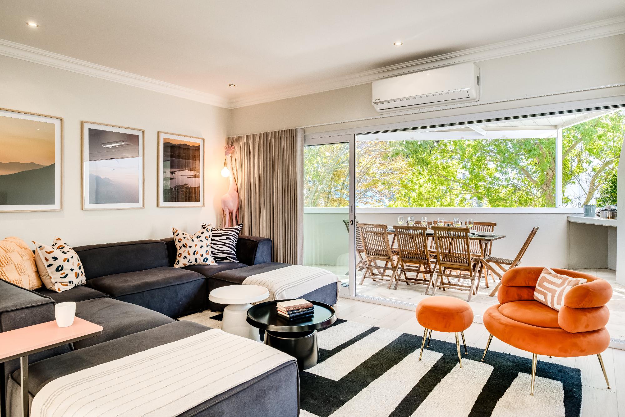 Green Point 4 Bed Family Home w Pool Happy House