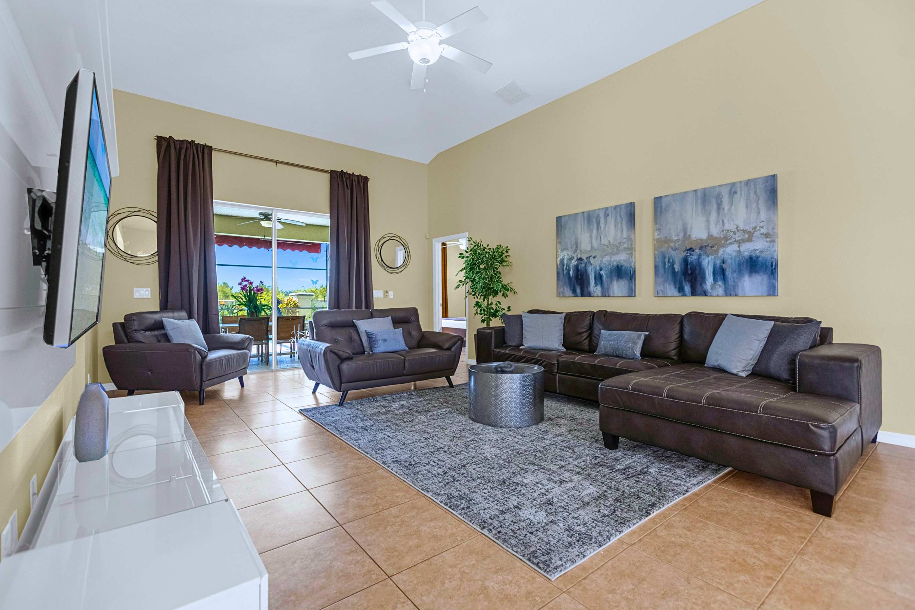 Spacious Group-Friendly Layout