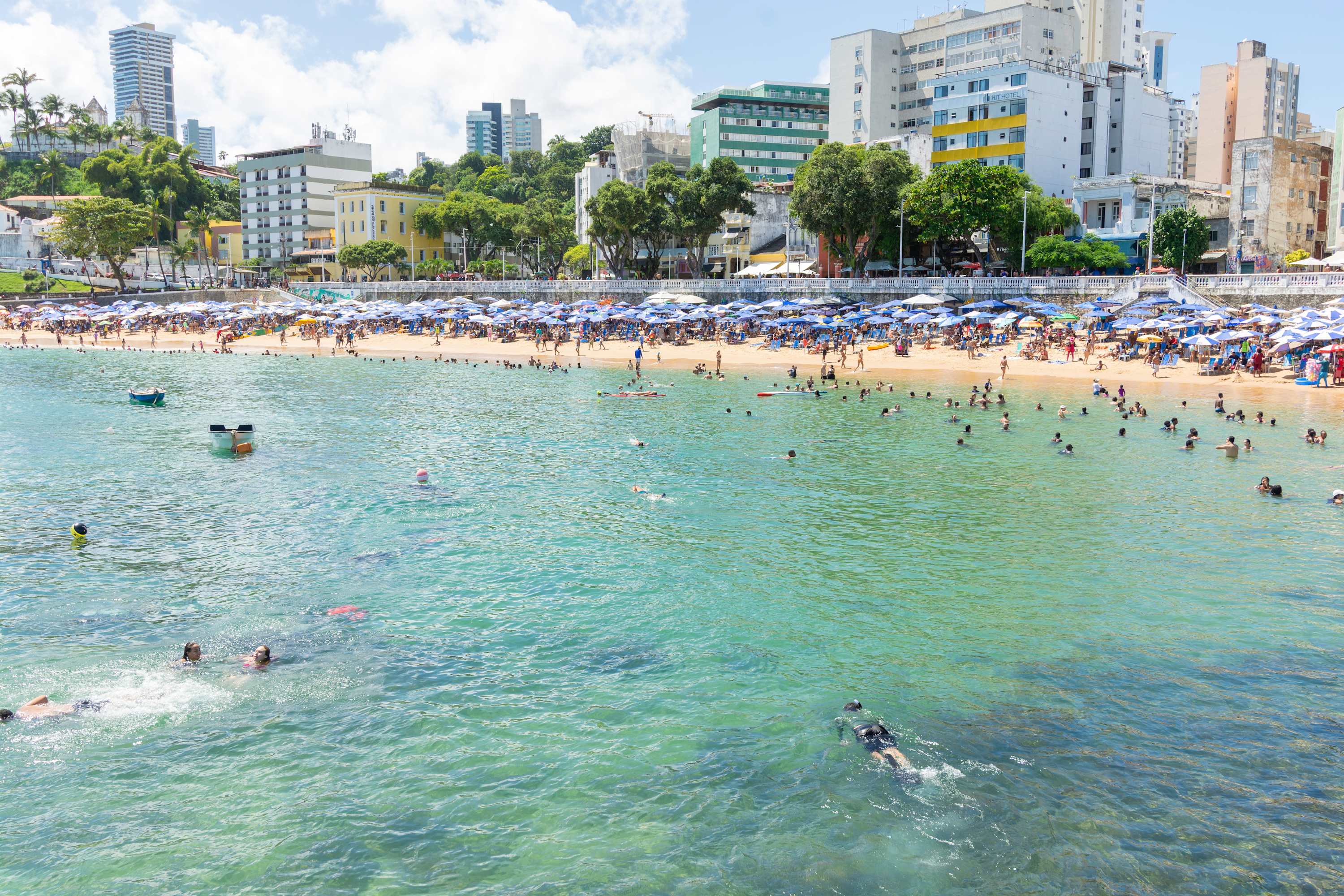 Steps from the Beach | Pool/A/C/Parking in Barra
