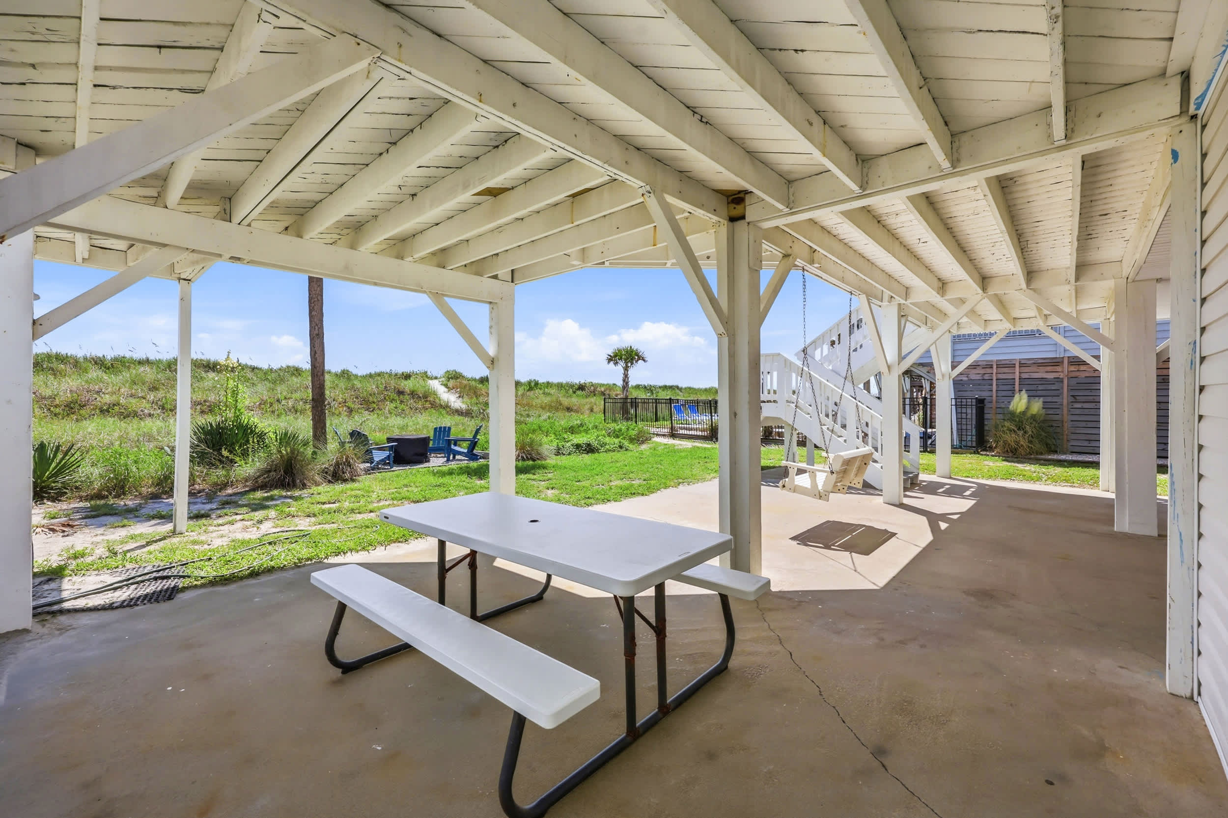 DWs Oceanfront Beach House Huge Sun Deck