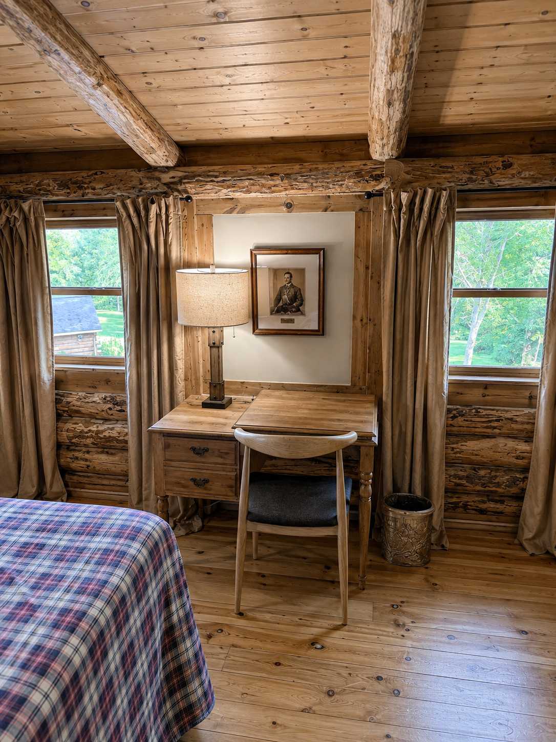 Waterfront cabin w/ workspace & BBQ grill