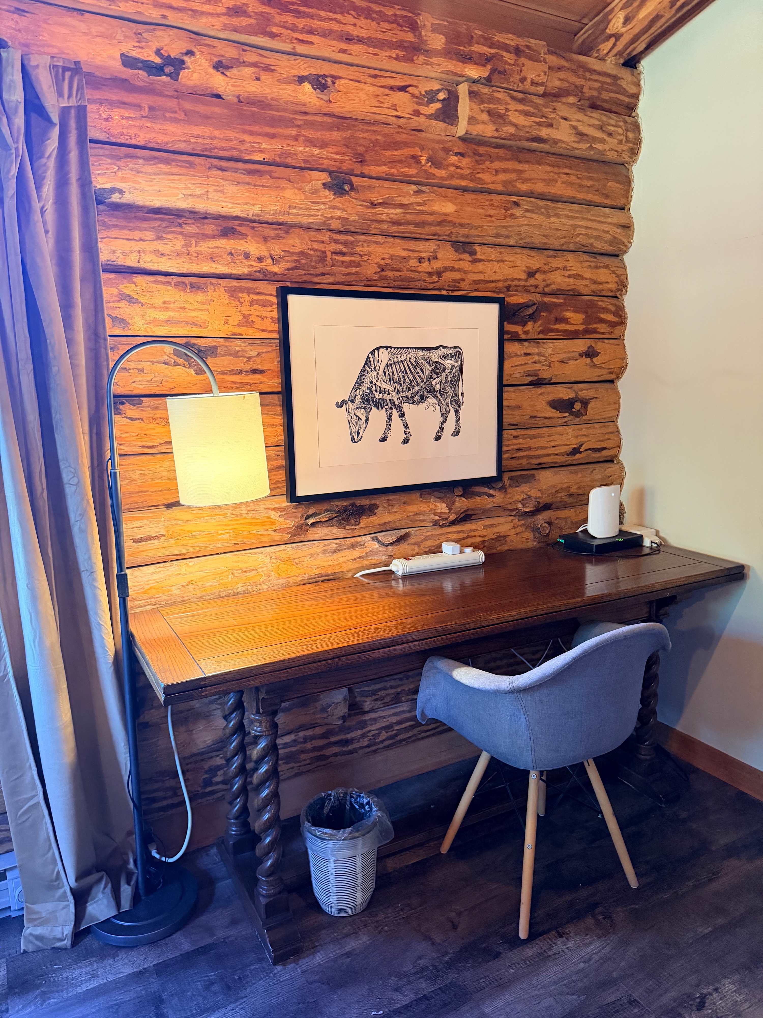 Waterfront cabin w/ workspace & BBQ grill