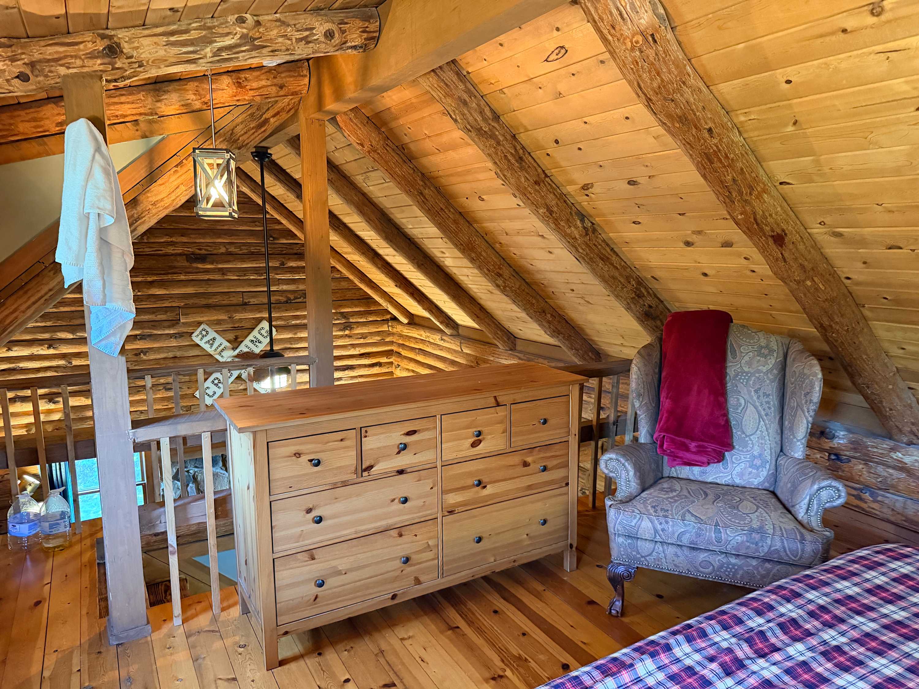 Waterfront cabin w/ workspace & BBQ grill