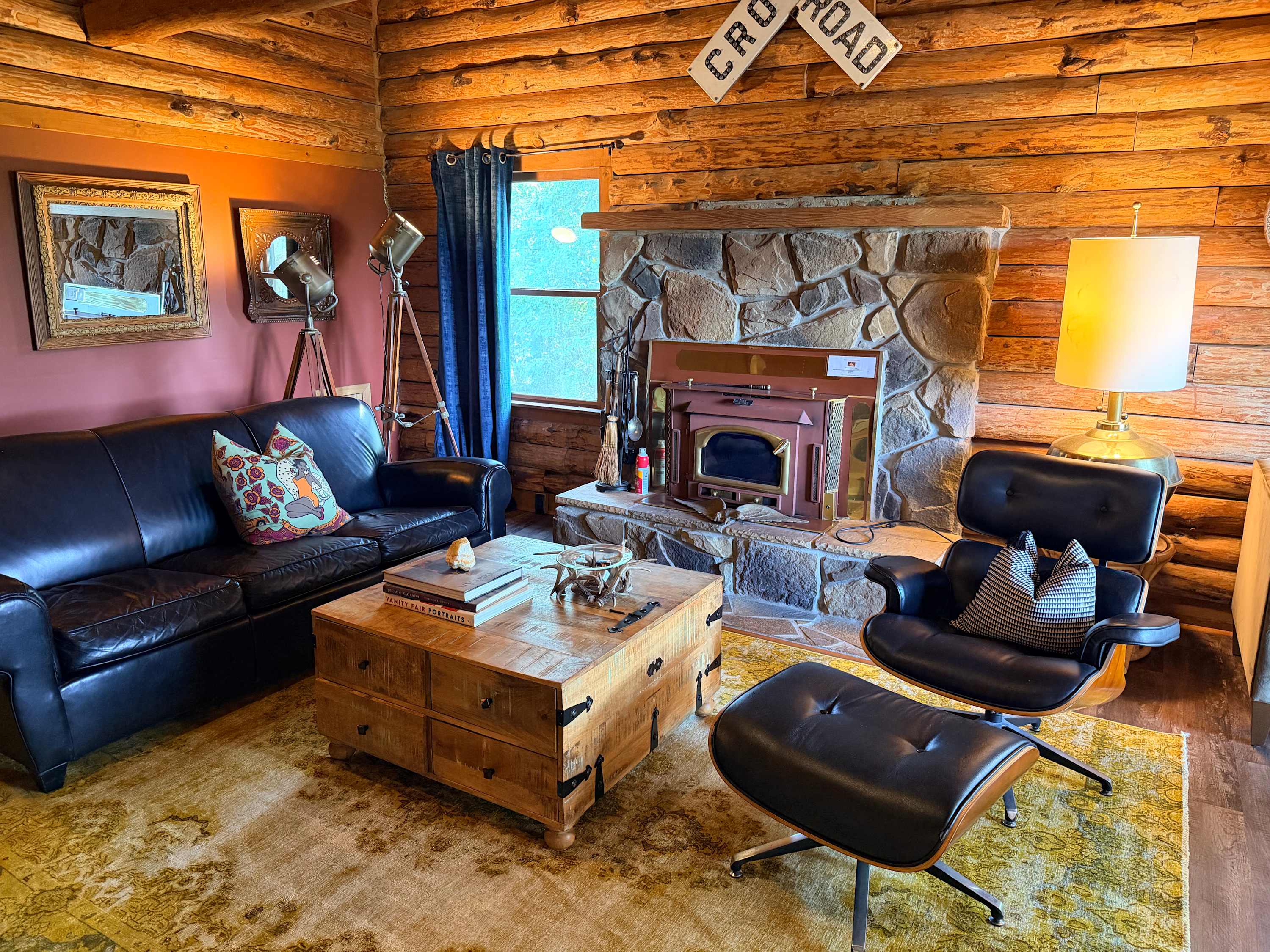 Waterfront cabin w/ workspace & BBQ grill