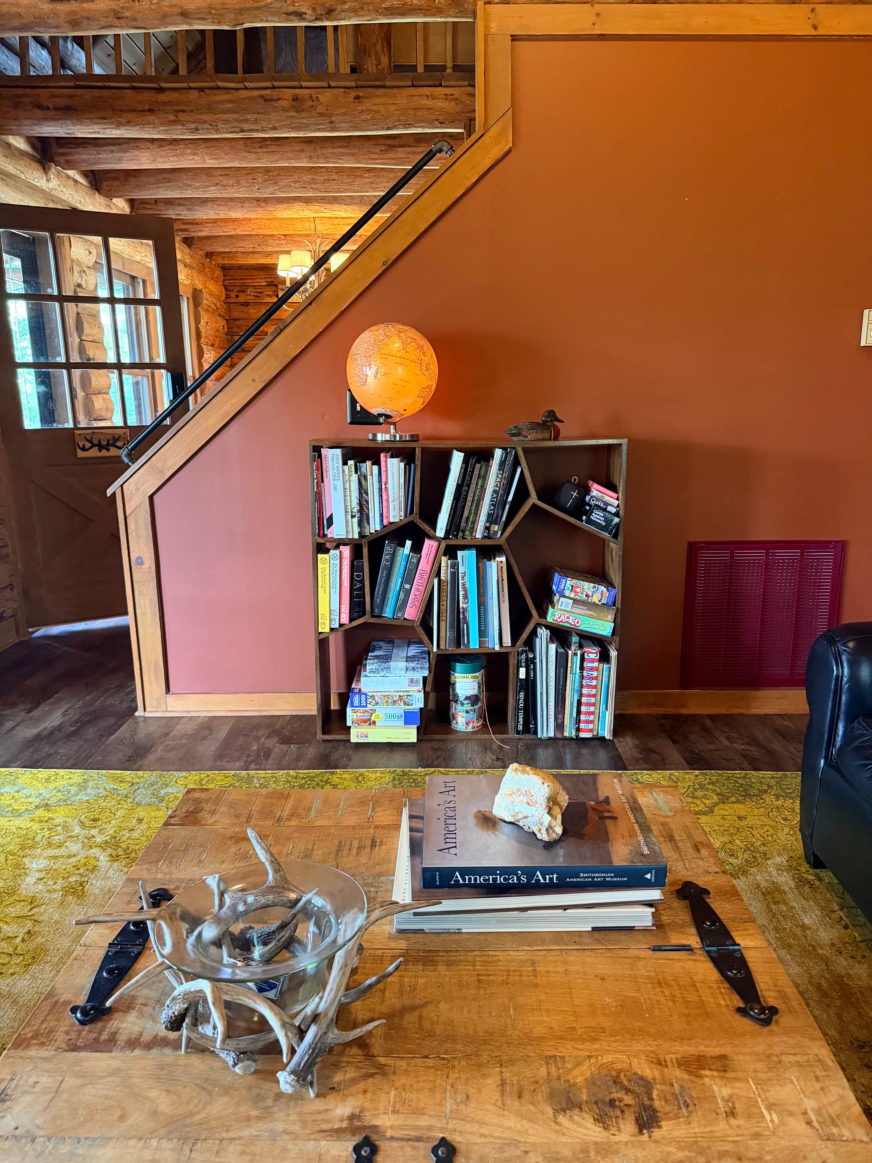 Waterfront cabin w/ workspace & BBQ grill