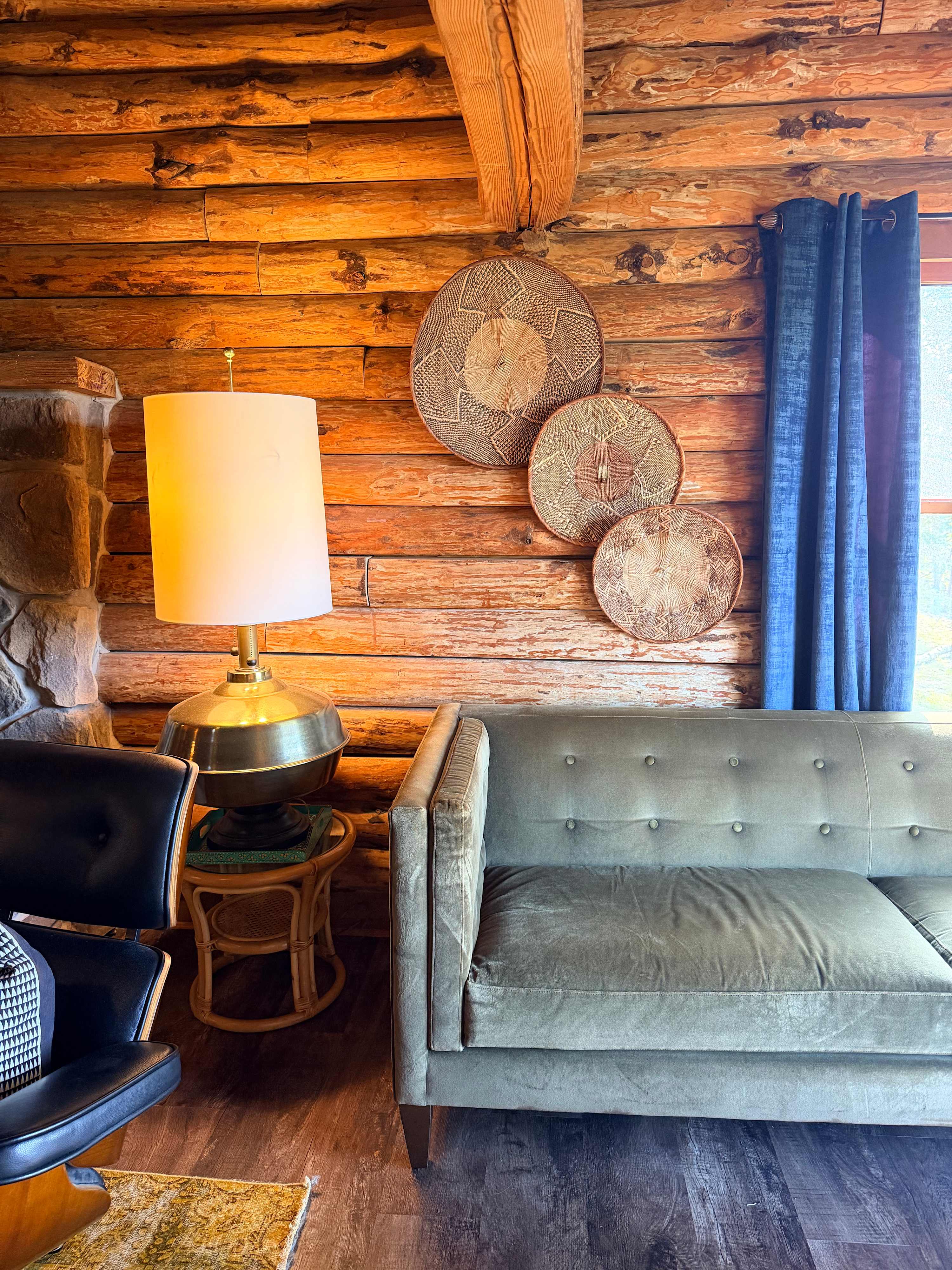 Waterfront cabin w/ workspace & BBQ grill