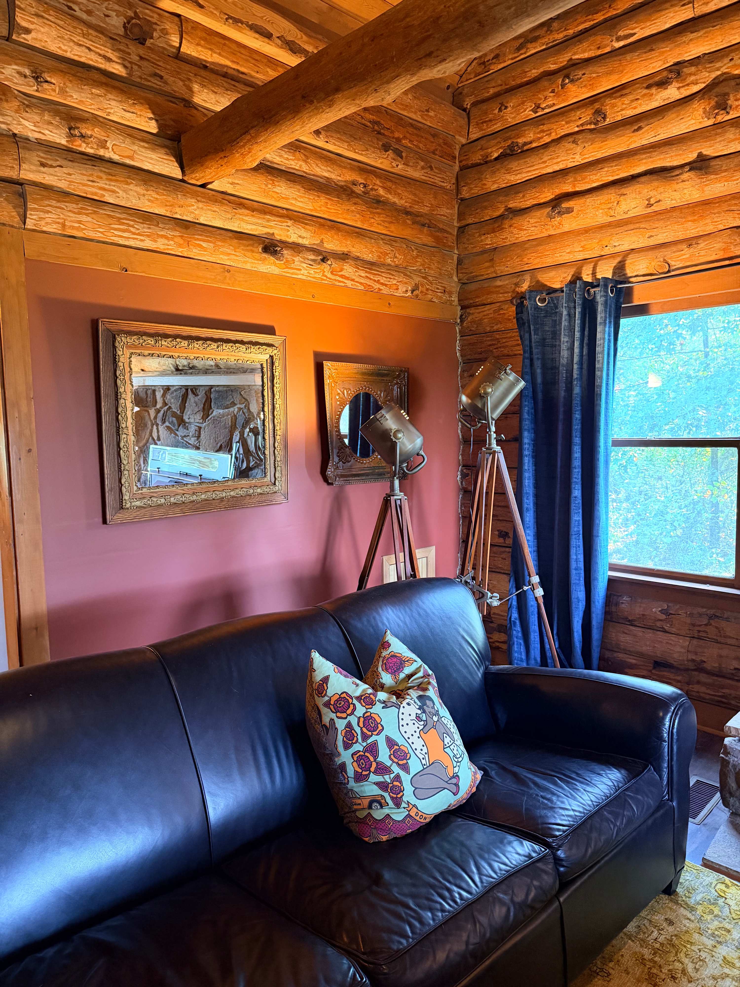 Waterfront cabin w/ workspace & BBQ grill