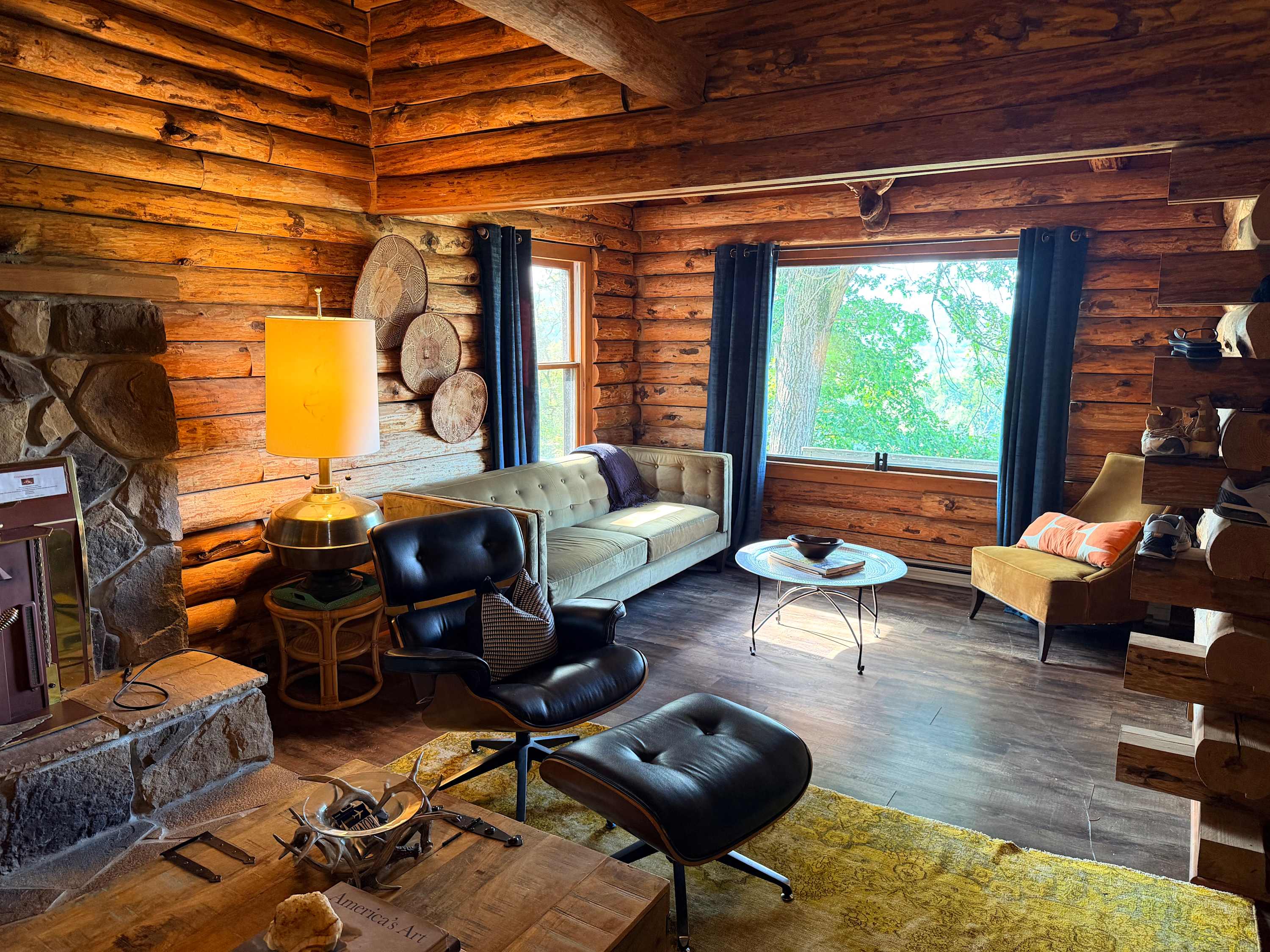 Waterfront cabin w/ workspace & BBQ grill