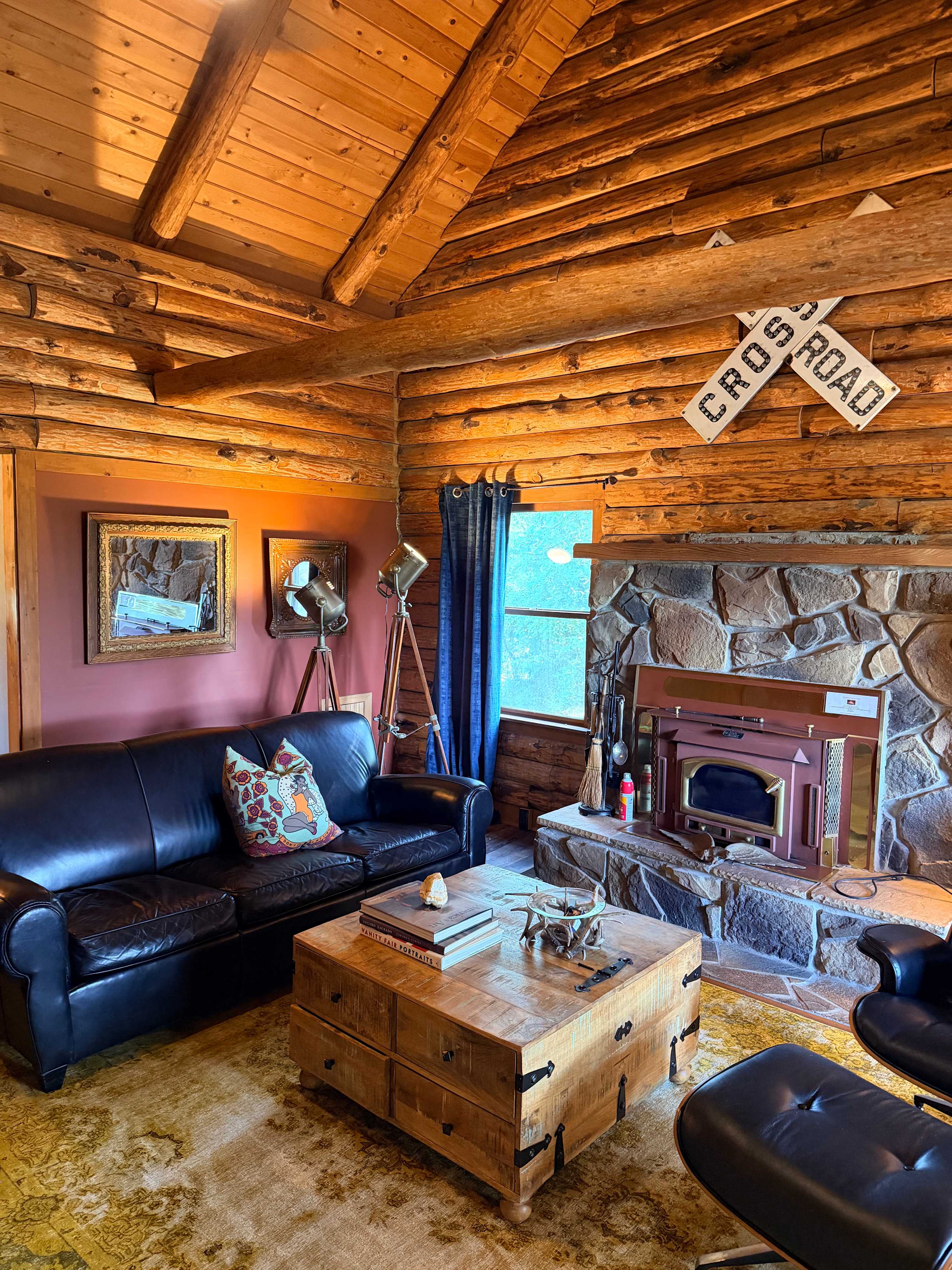 Waterfront cabin w/ workspace & BBQ grill