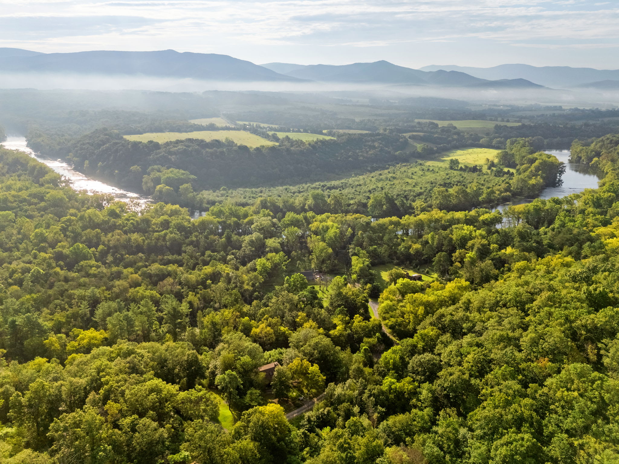 Real Log Cabin w Stunning Shenandoah Views