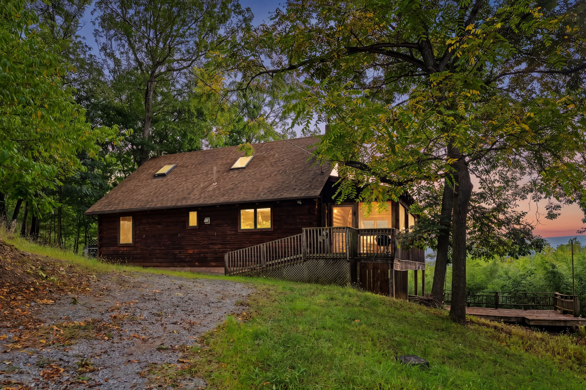 Real Log Cabin w Stunning Shenandoah Views