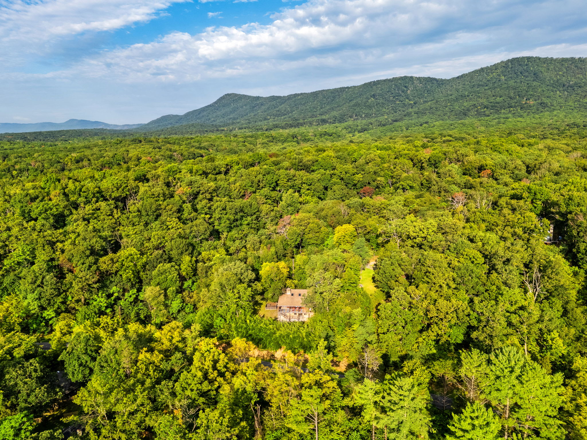 Real Log Cabin w Stunning Shenandoah Views