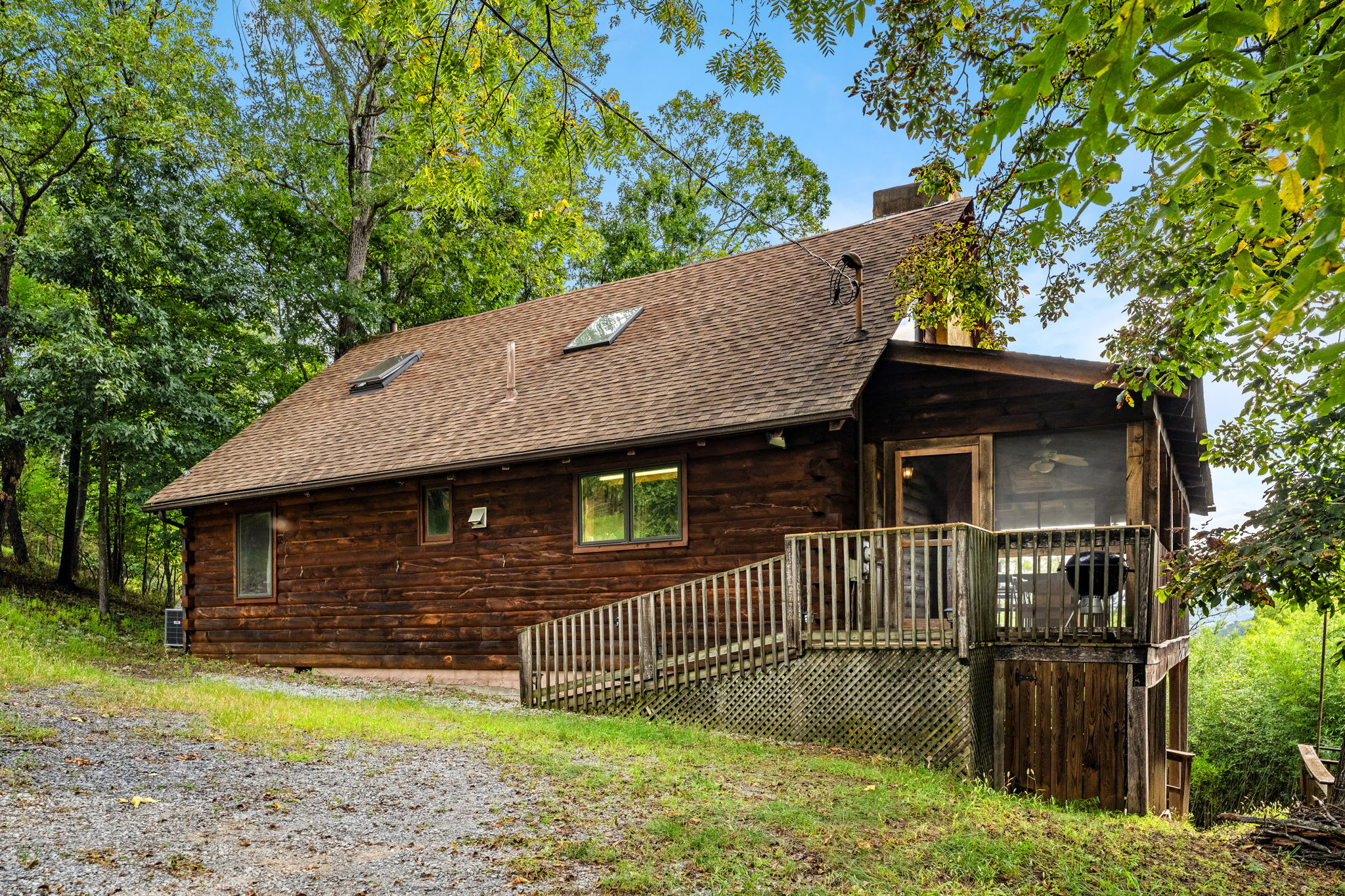 Real Log Cabin w Stunning Shenandoah Views