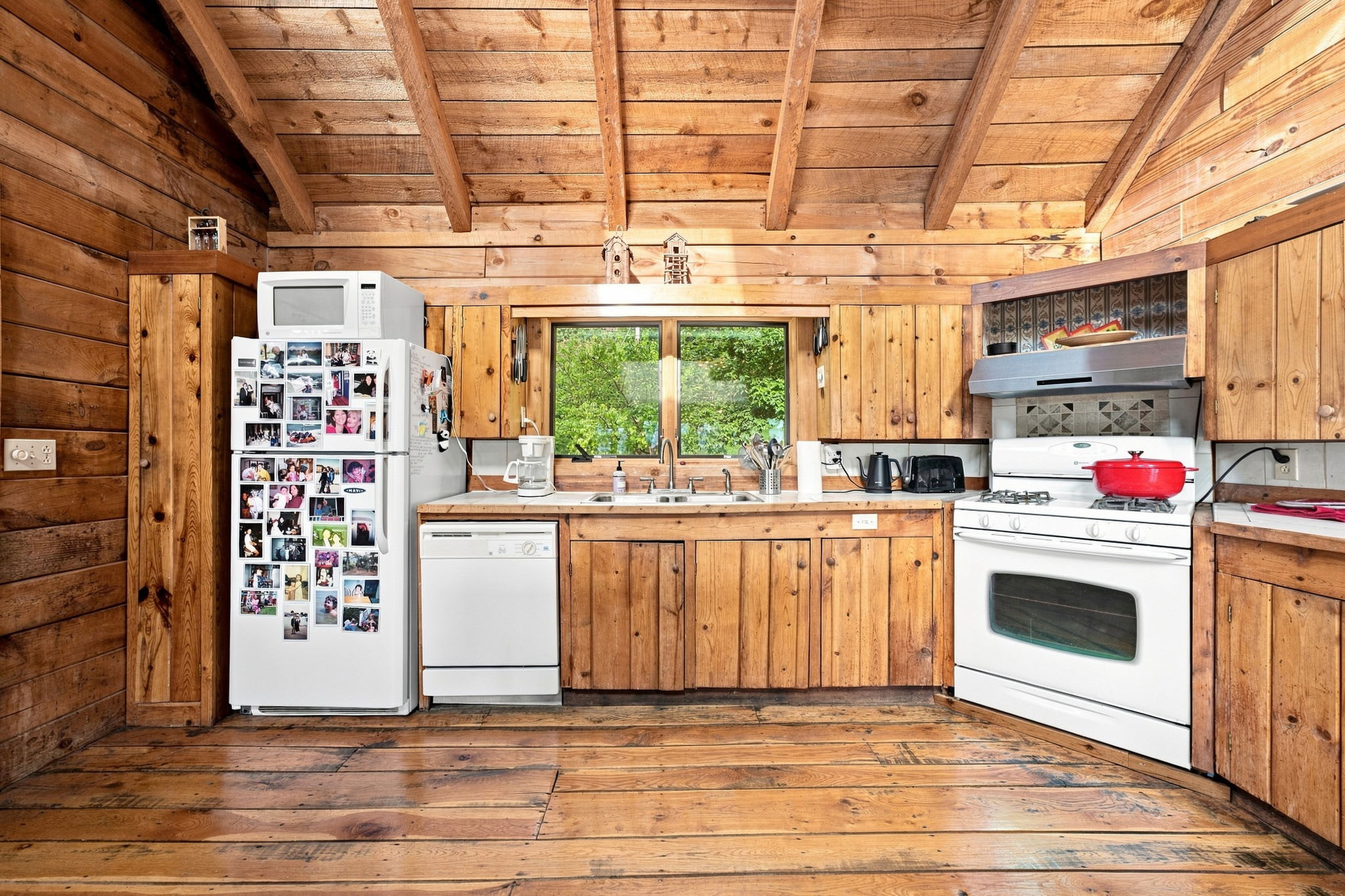 Real Log Cabin w Stunning Shenandoah Views