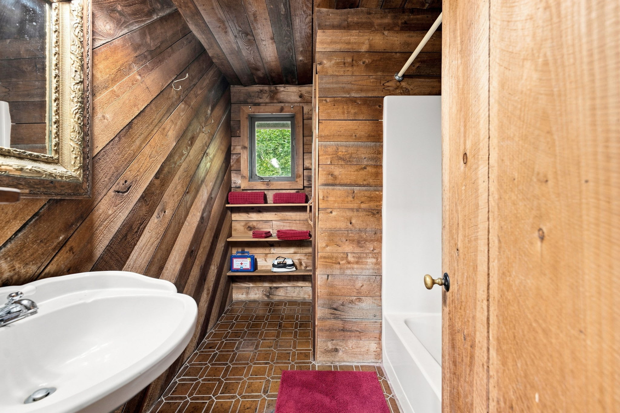 Real Log Cabin w Stunning Shenandoah Views