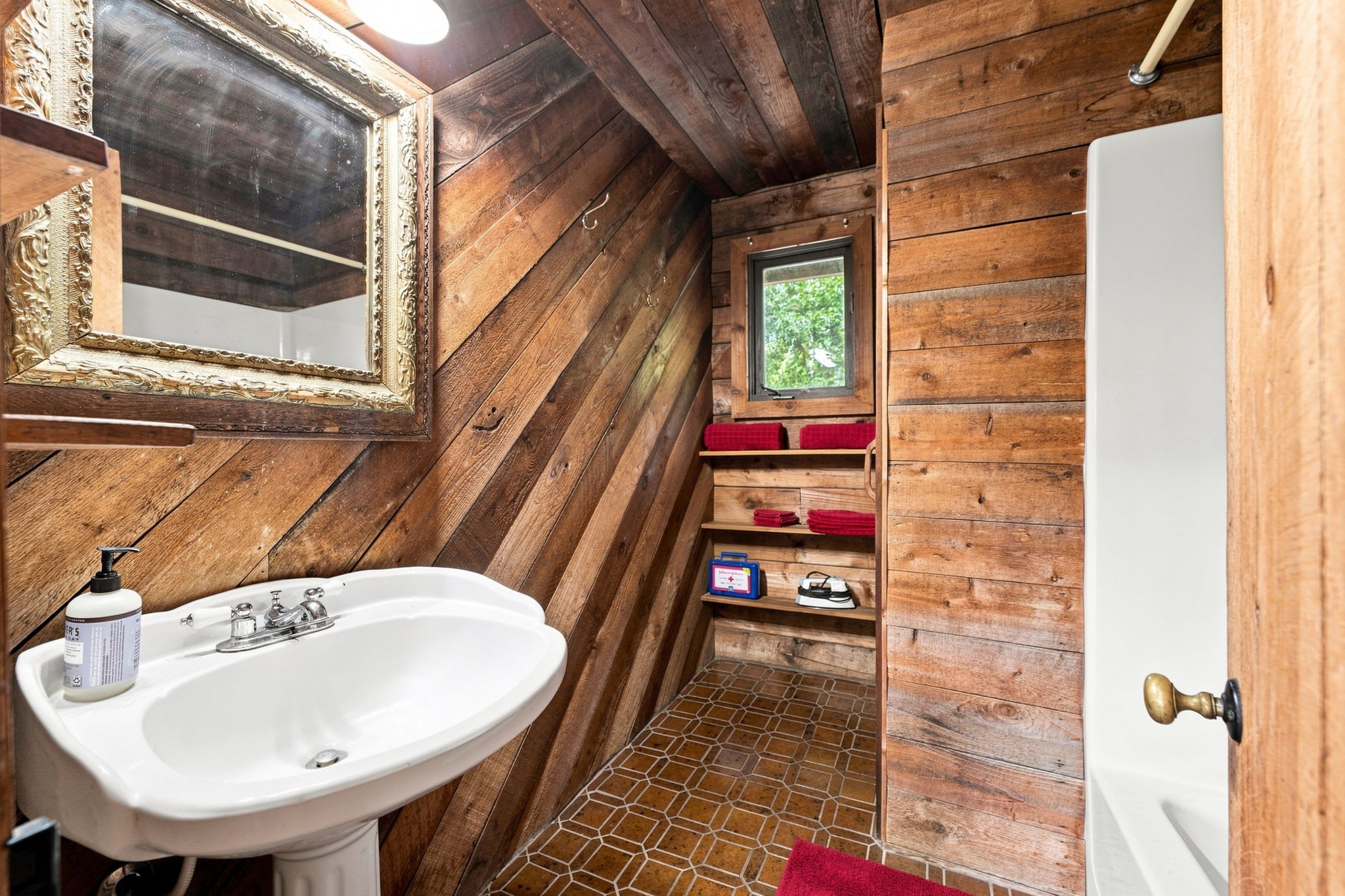 Real Log Cabin w Stunning Shenandoah Views