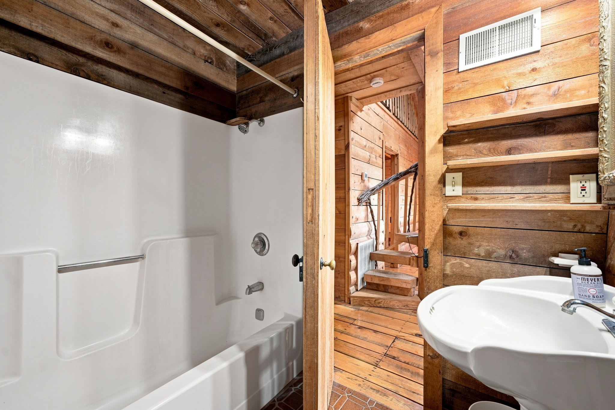 Real Log Cabin w Stunning Shenandoah Views