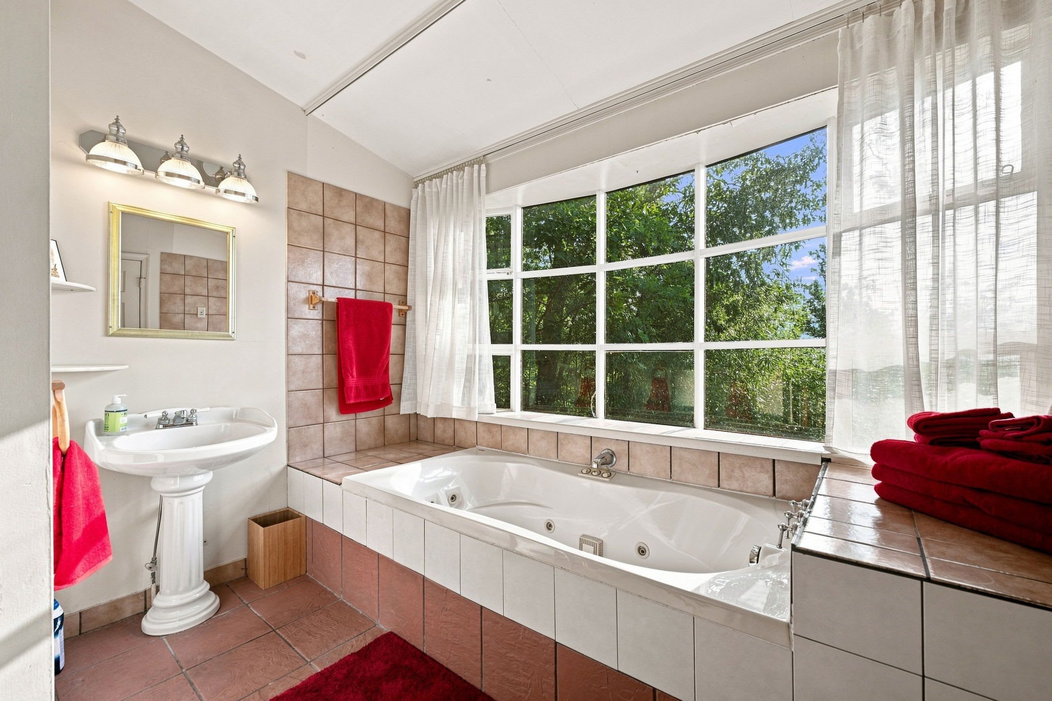 Real Log Cabin w Stunning Shenandoah Views
