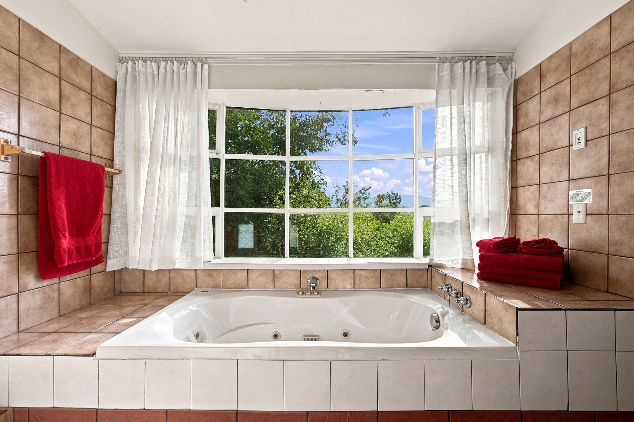Real Log Cabin w Stunning Shenandoah Views