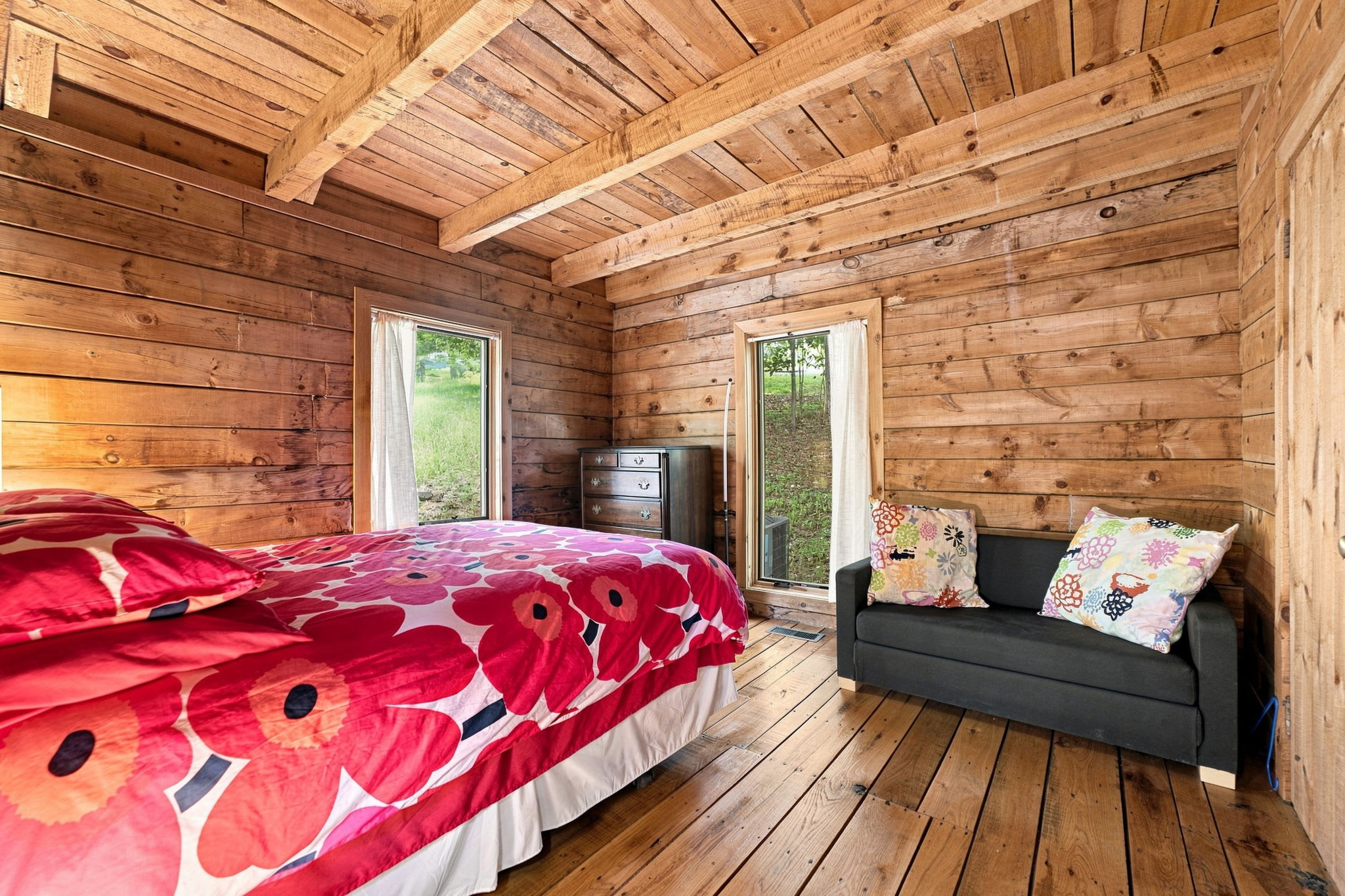 Real Log Cabin w Stunning Shenandoah Views